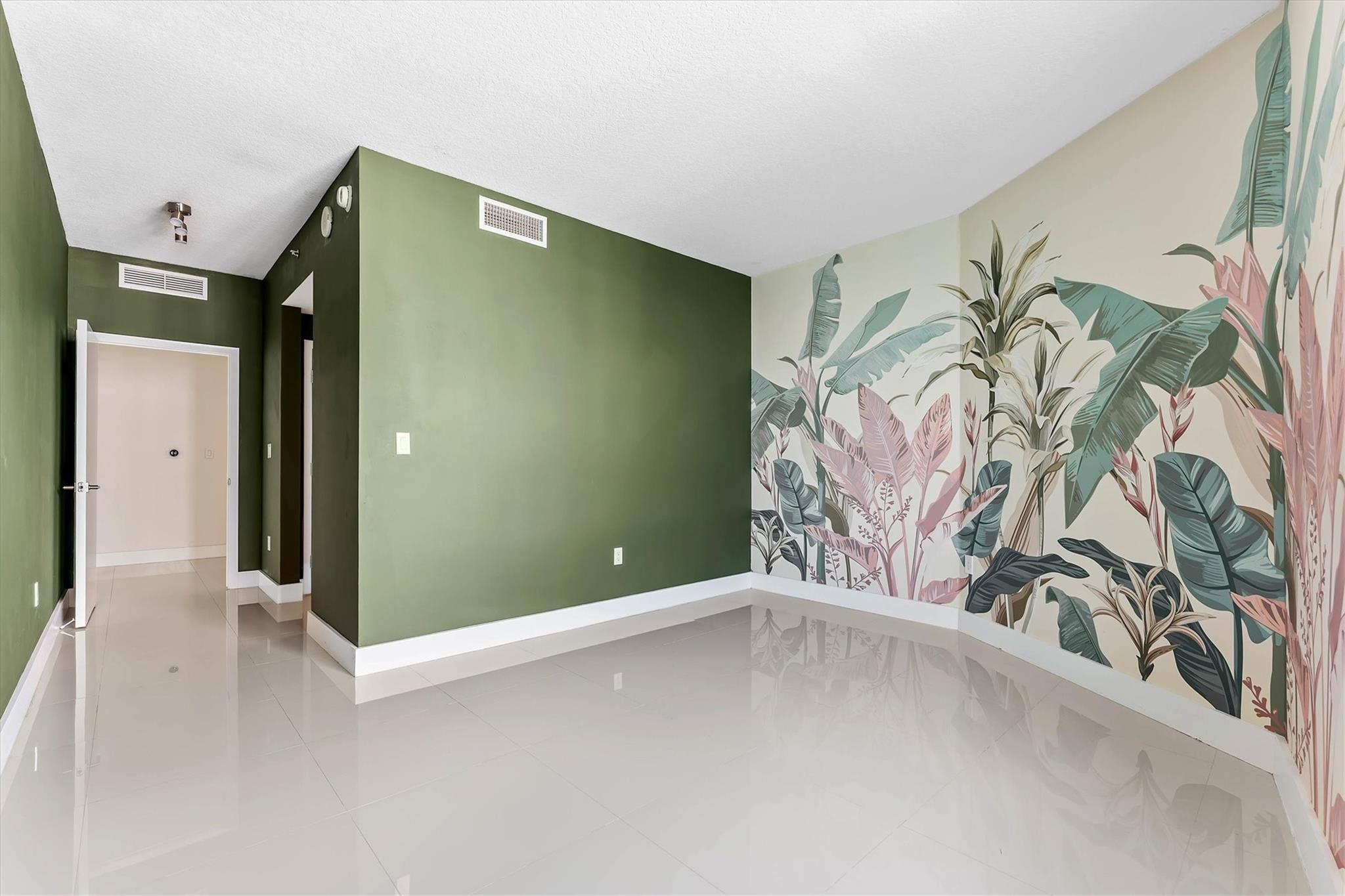 1900 N Bayshore Drive 3702