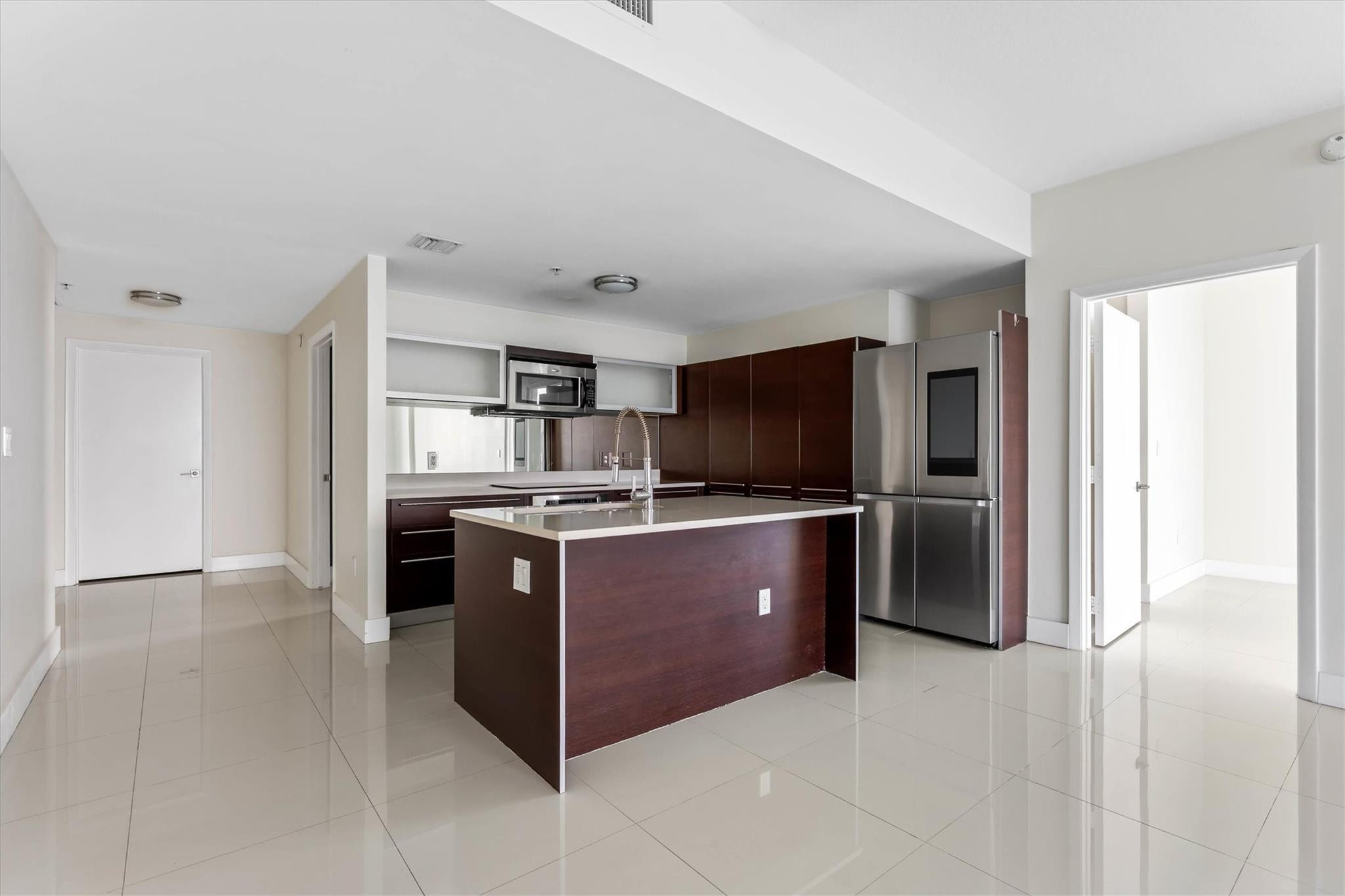 1900 N Bayshore Drive 3702