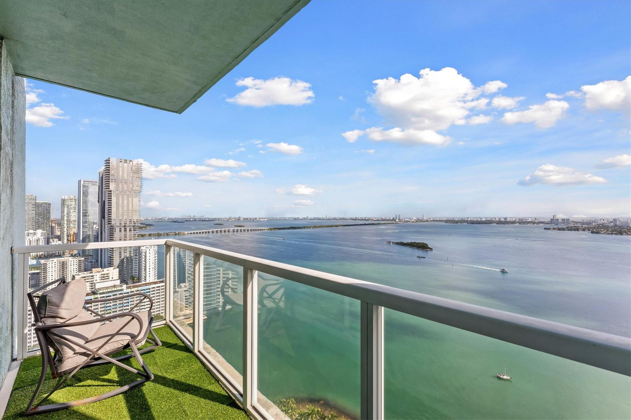 1900 N Bayshore Drive 3702