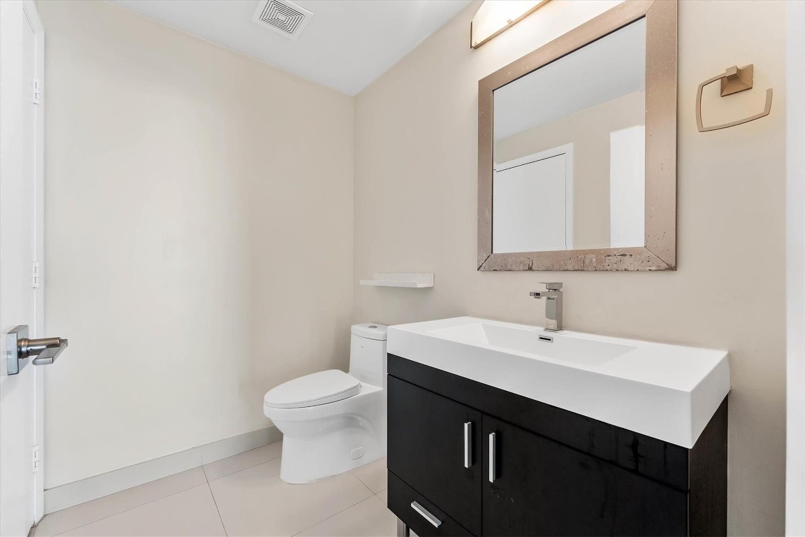 1900 N Bayshore Drive 3702