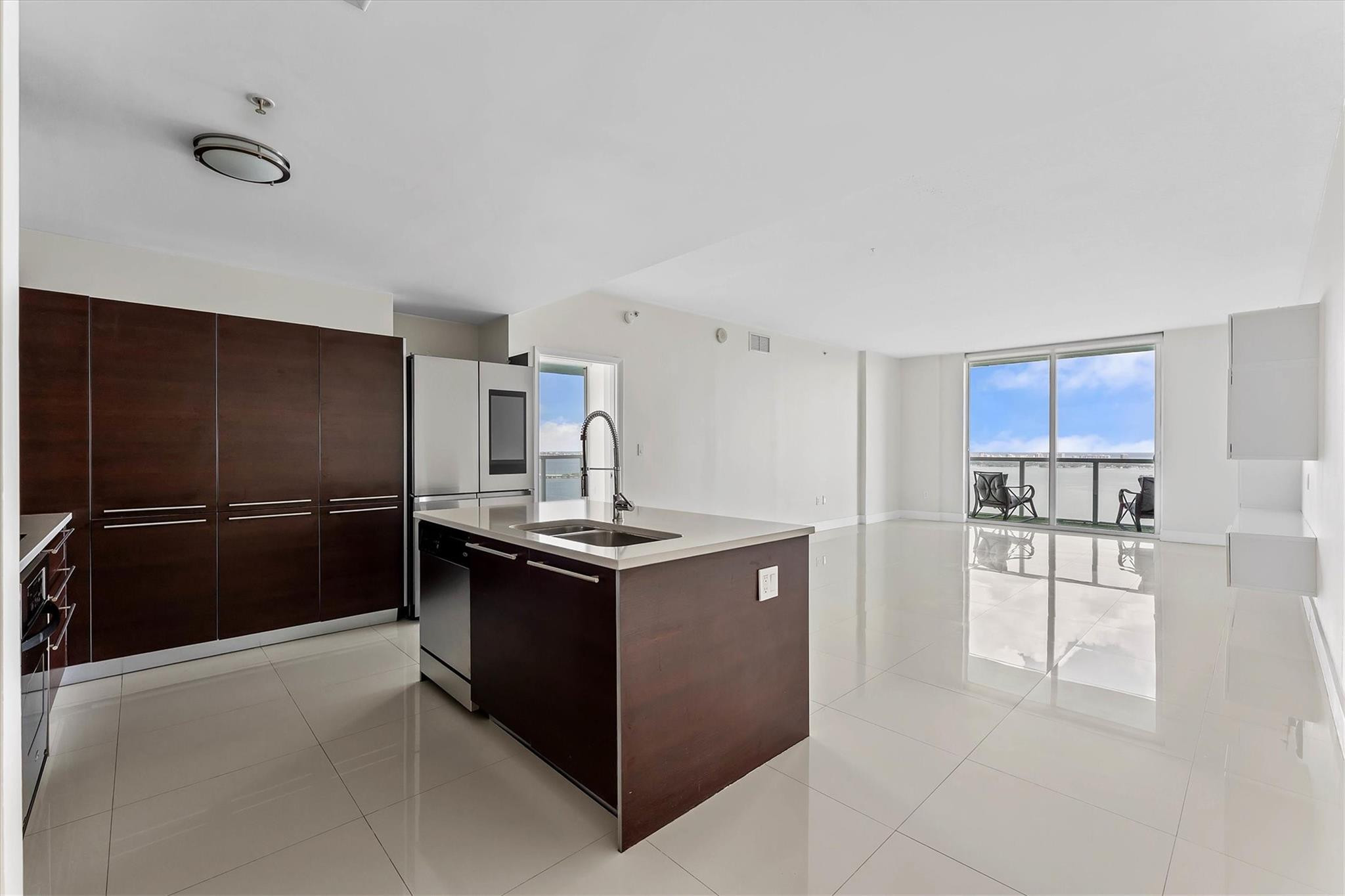 1900 N Bayshore Drive 3702