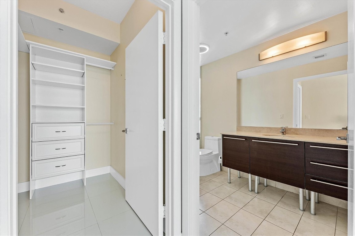 1900 N Bayshore Drive 3702