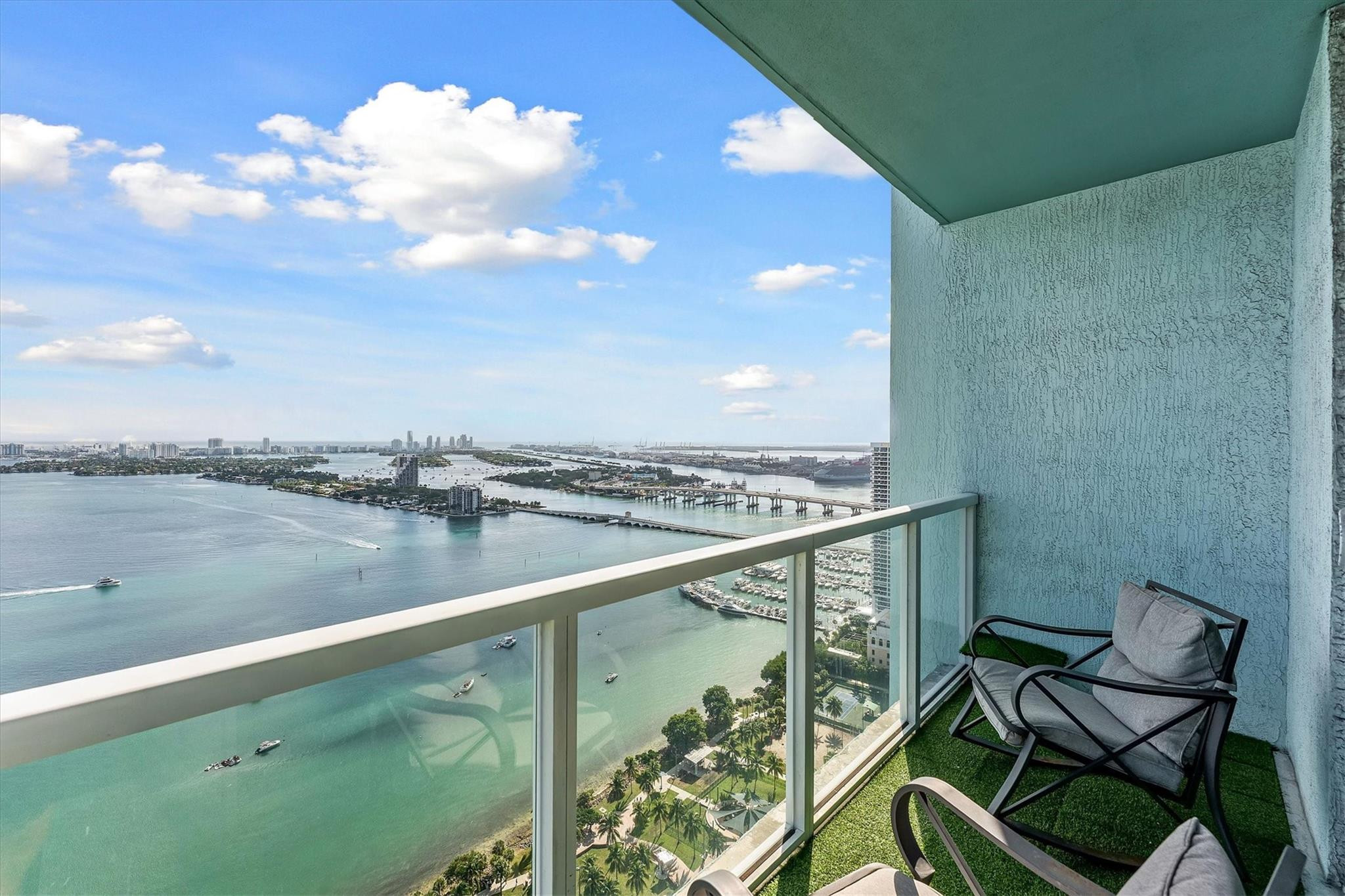 1900 N Bayshore Drive 3702
