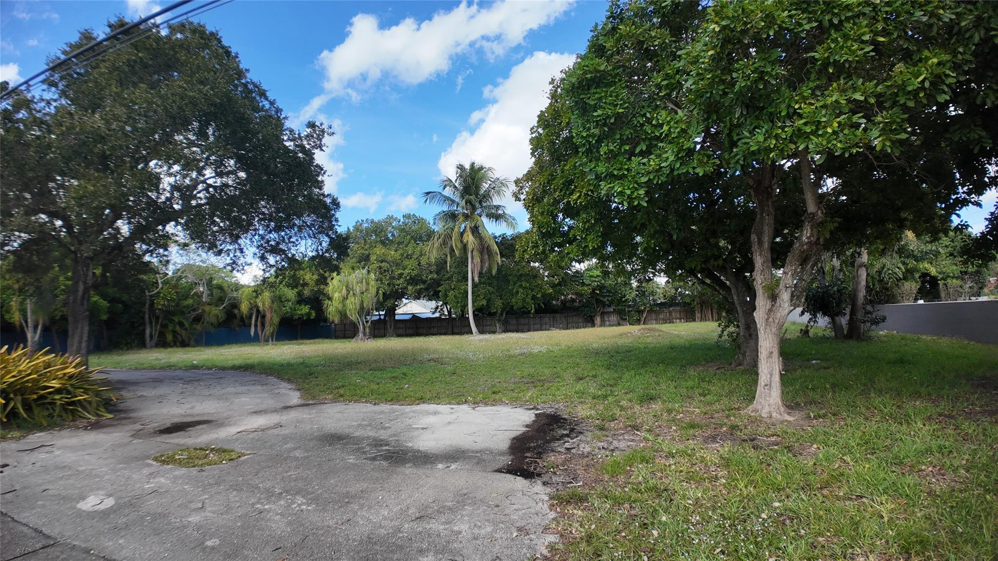 937 NE 34th Ct