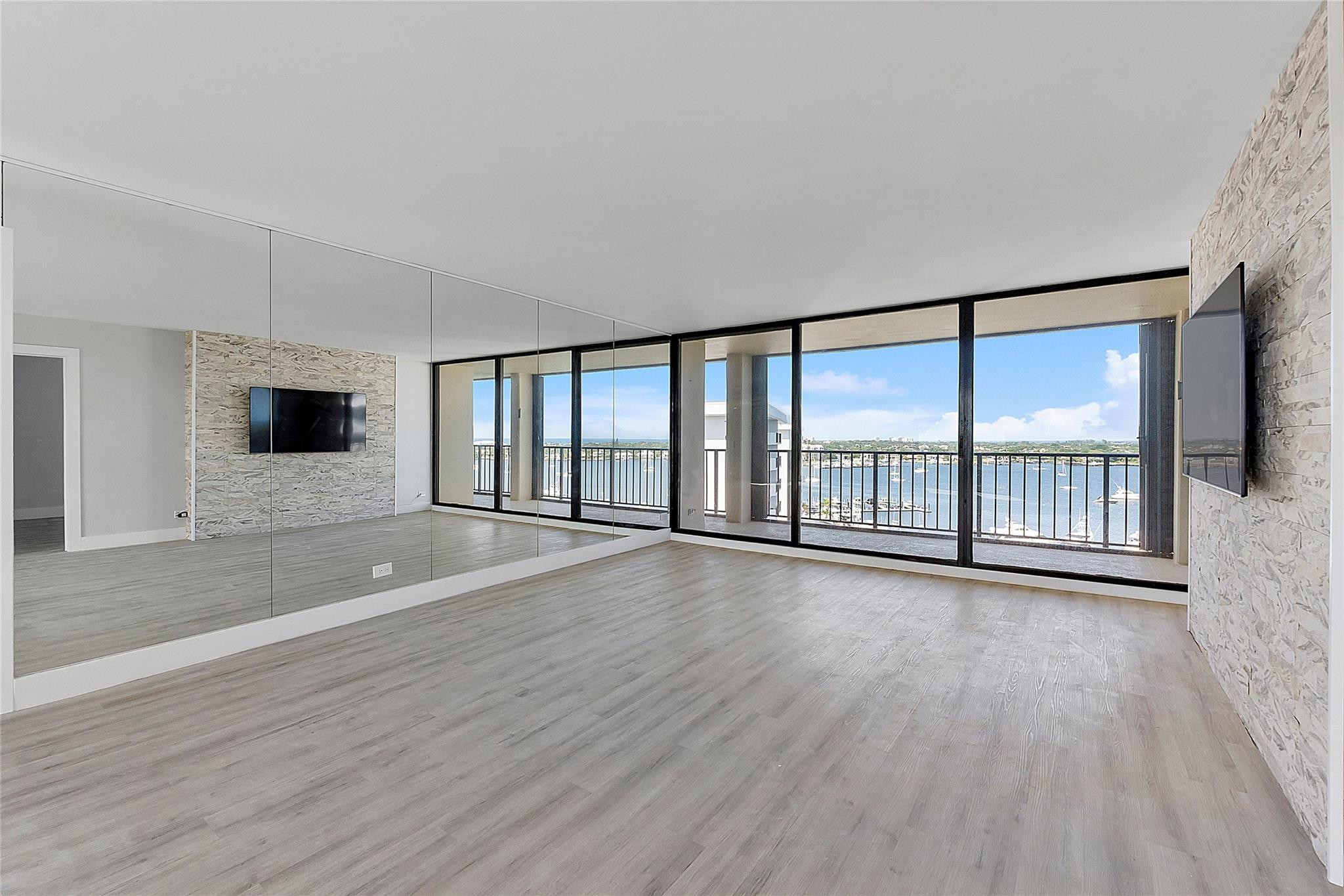 136 Lakeshore Drive T10