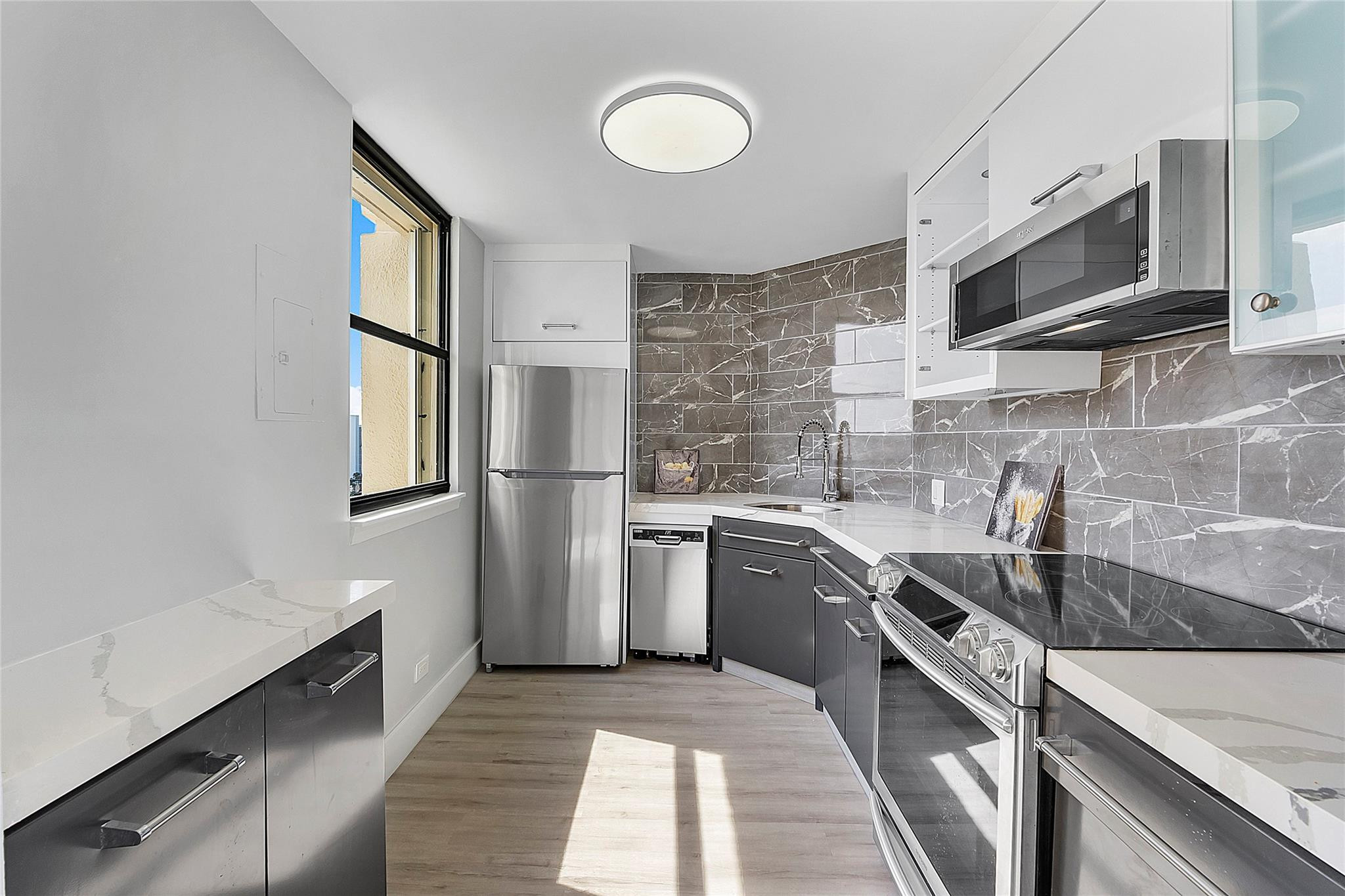 136 Lakeshore Drive T10
