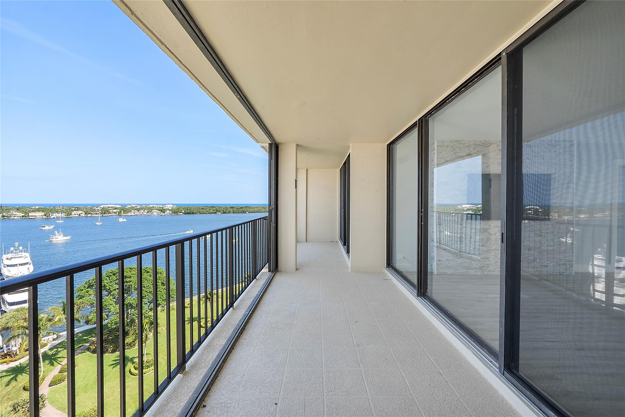 136 Lakeshore Drive T10