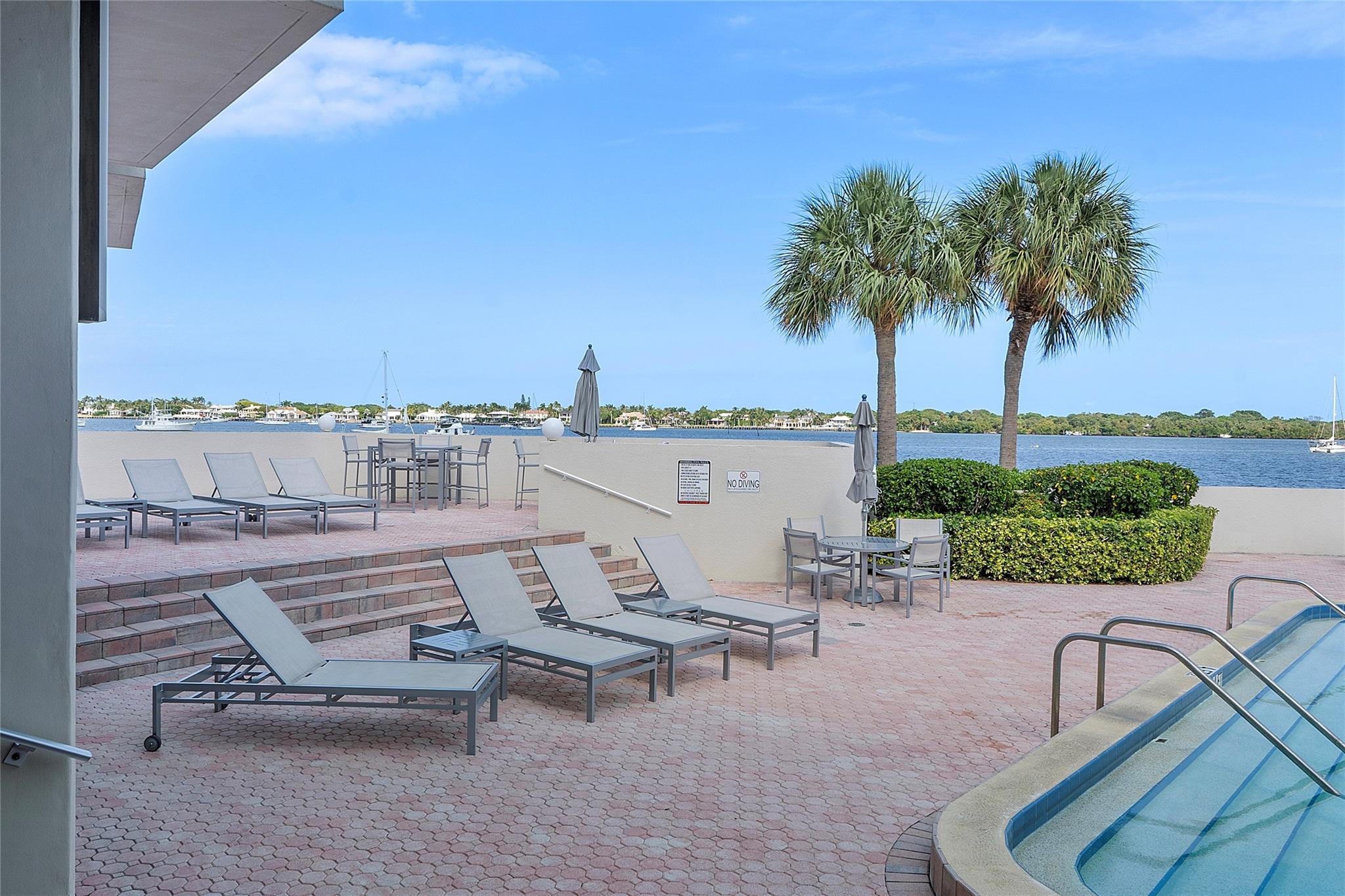 136 Lakeshore Drive T10