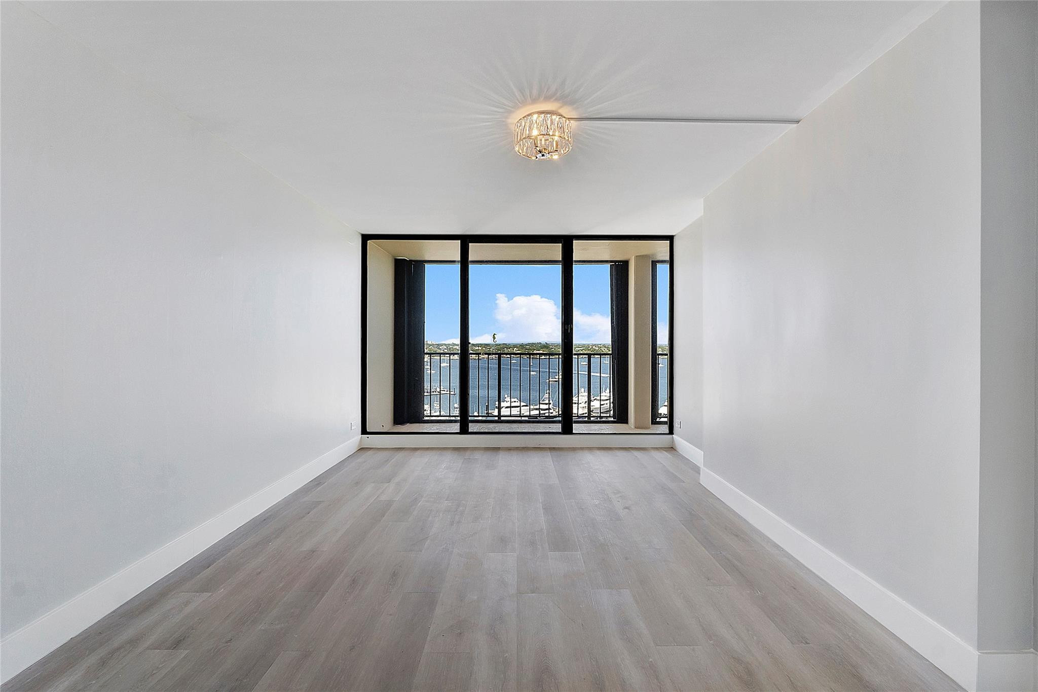 136 Lakeshore Drive T10