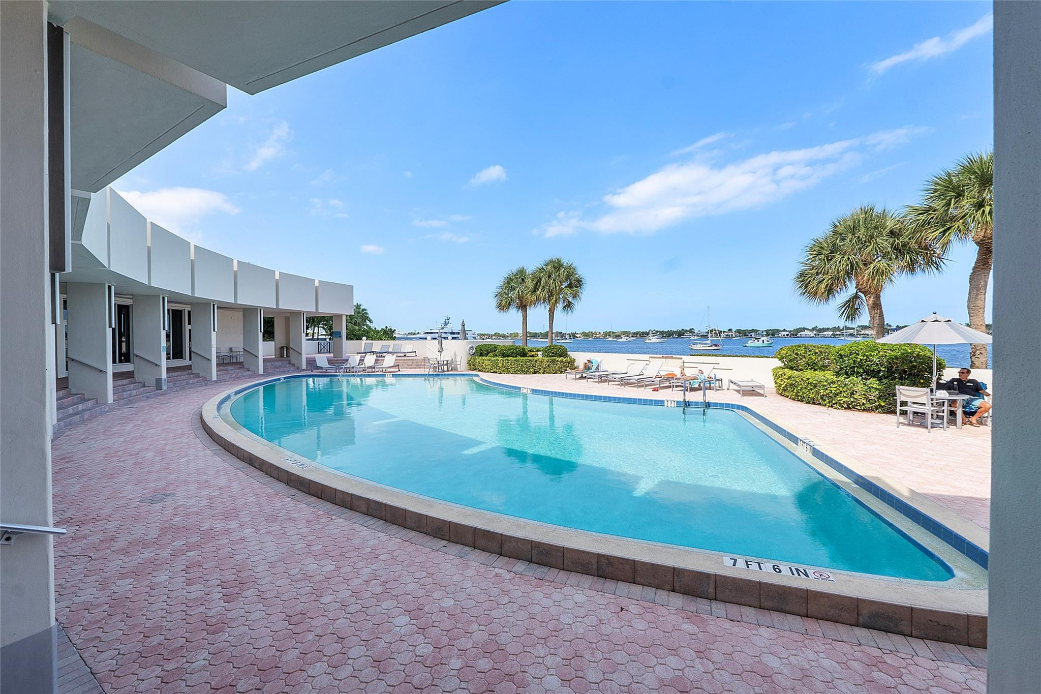 136 Lakeshore Drive T10
