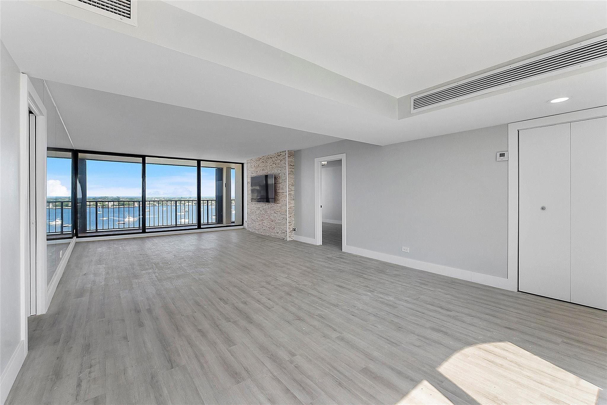 136 Lakeshore Drive T10