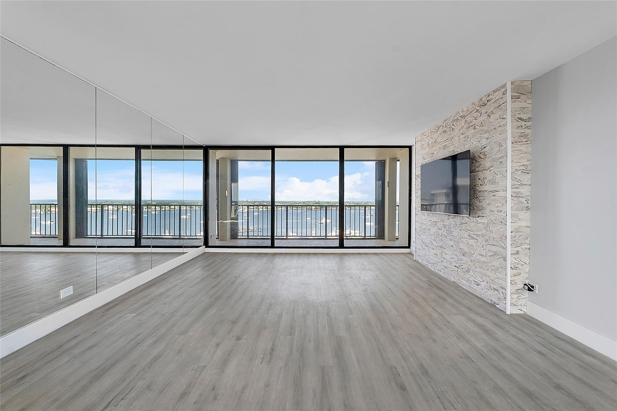 136 Lakeshore Drive T10