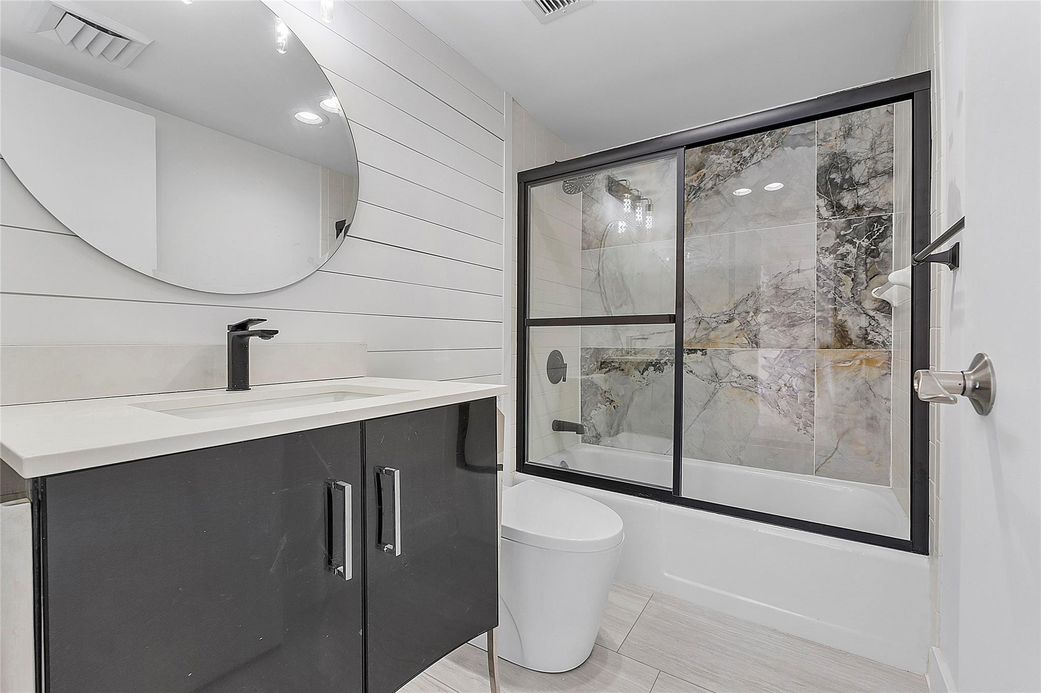 136 Lakeshore Drive T10