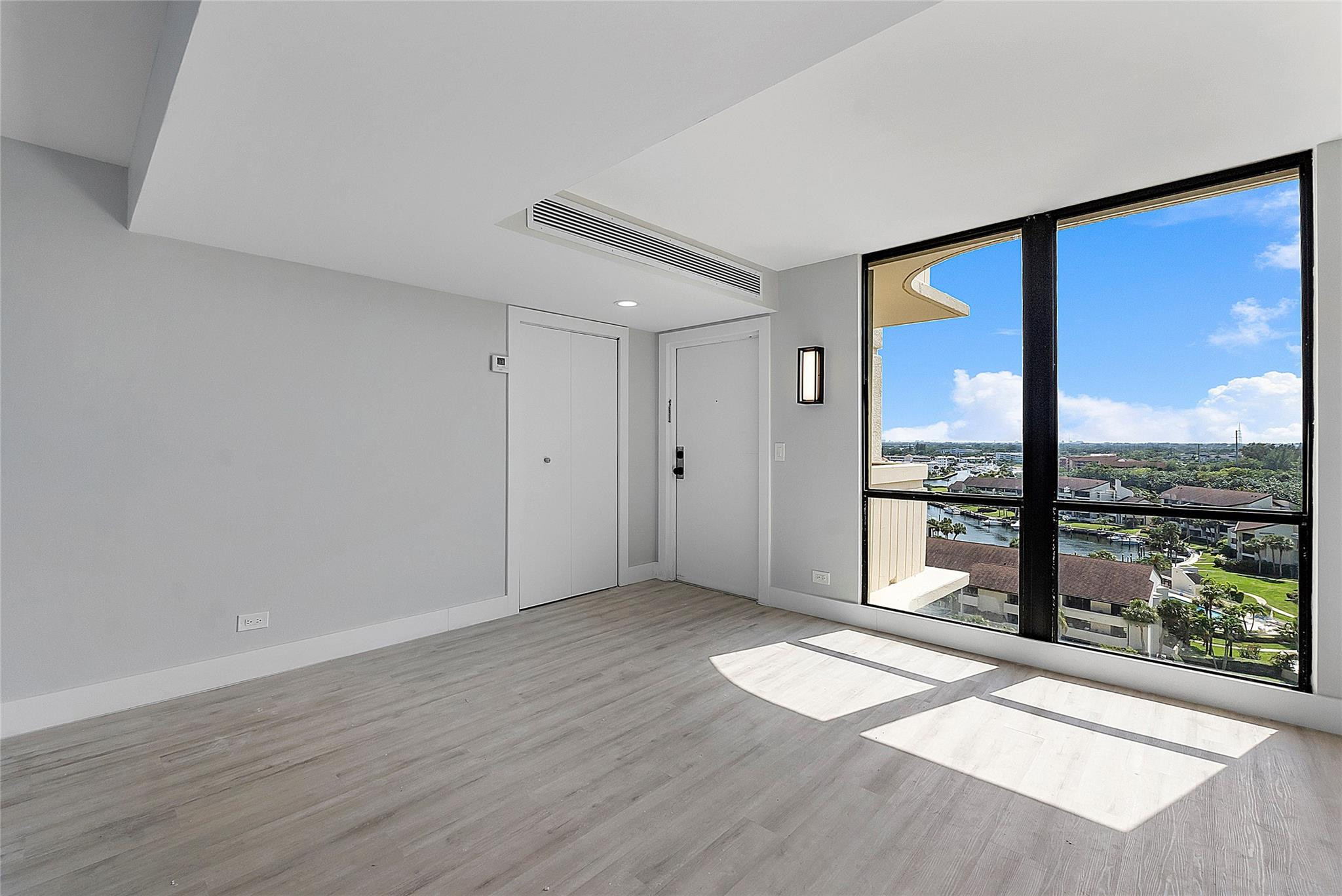 136 Lakeshore Drive T10