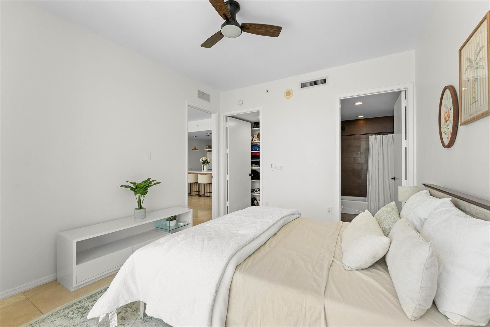 1040 Biscayne Boulevard 3906