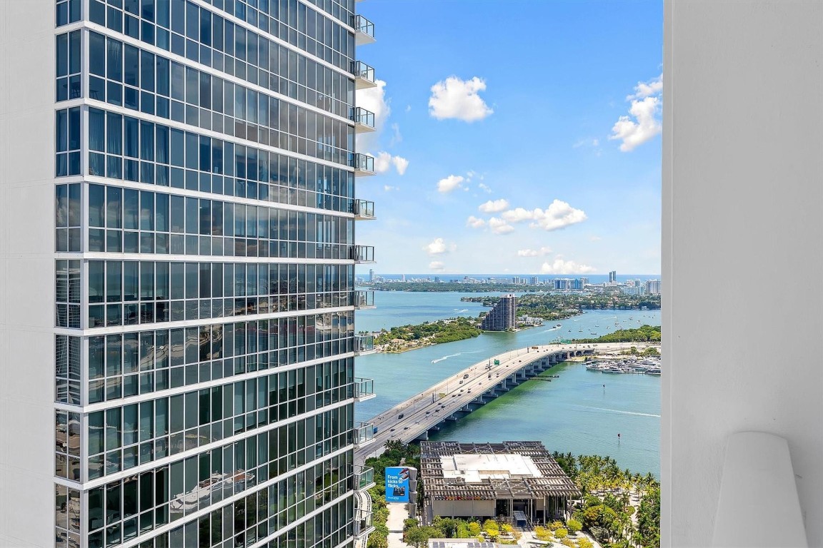 1040 Biscayne Boulevard 3906