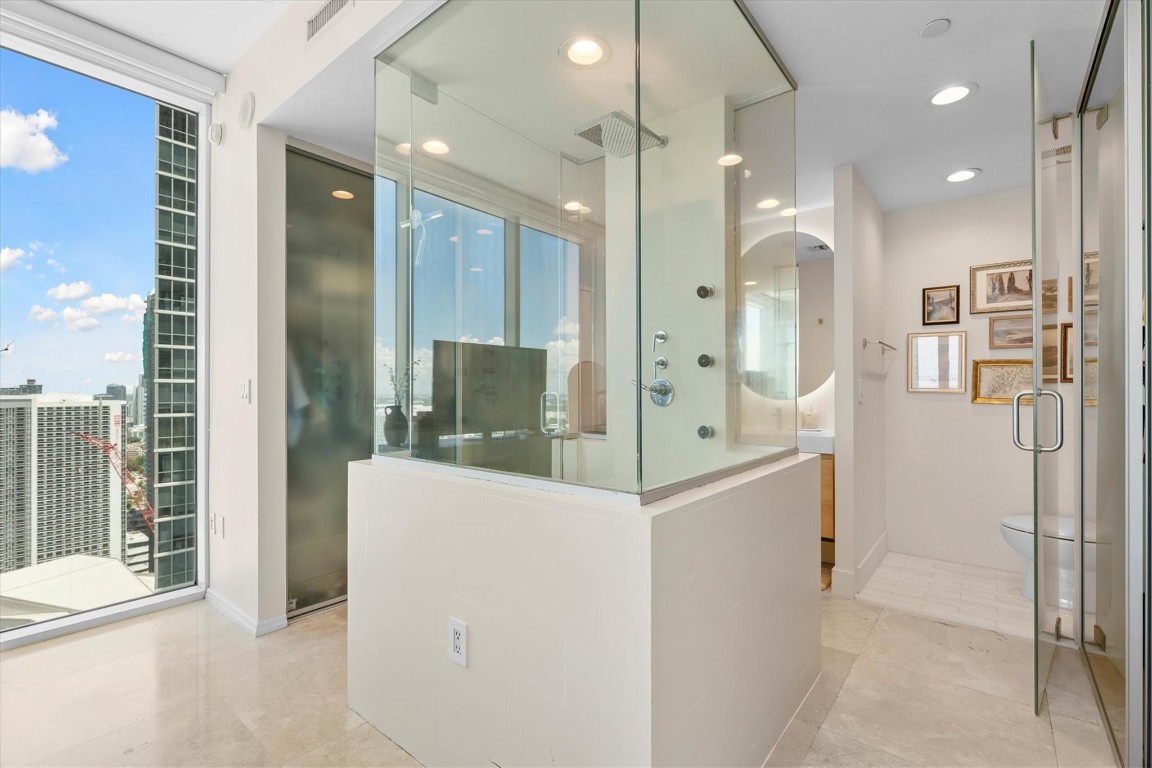 1040 Biscayne Boulevard 3906