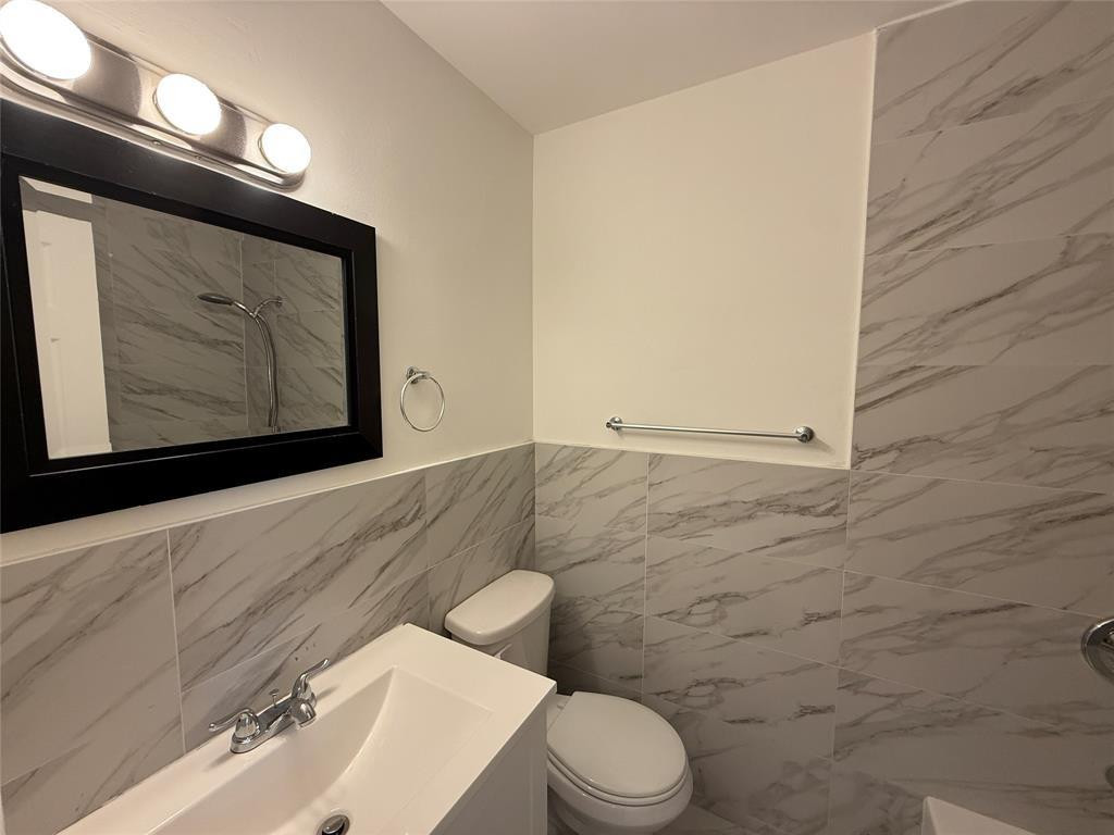 810 SE 18th Street 6