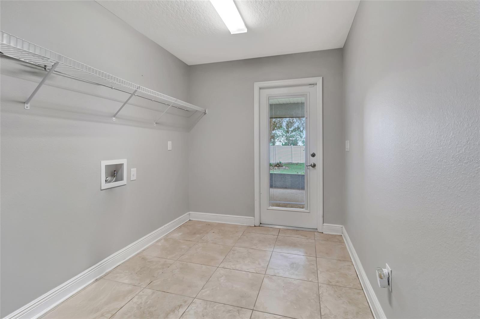 2301 ANGEL FISH LOOP