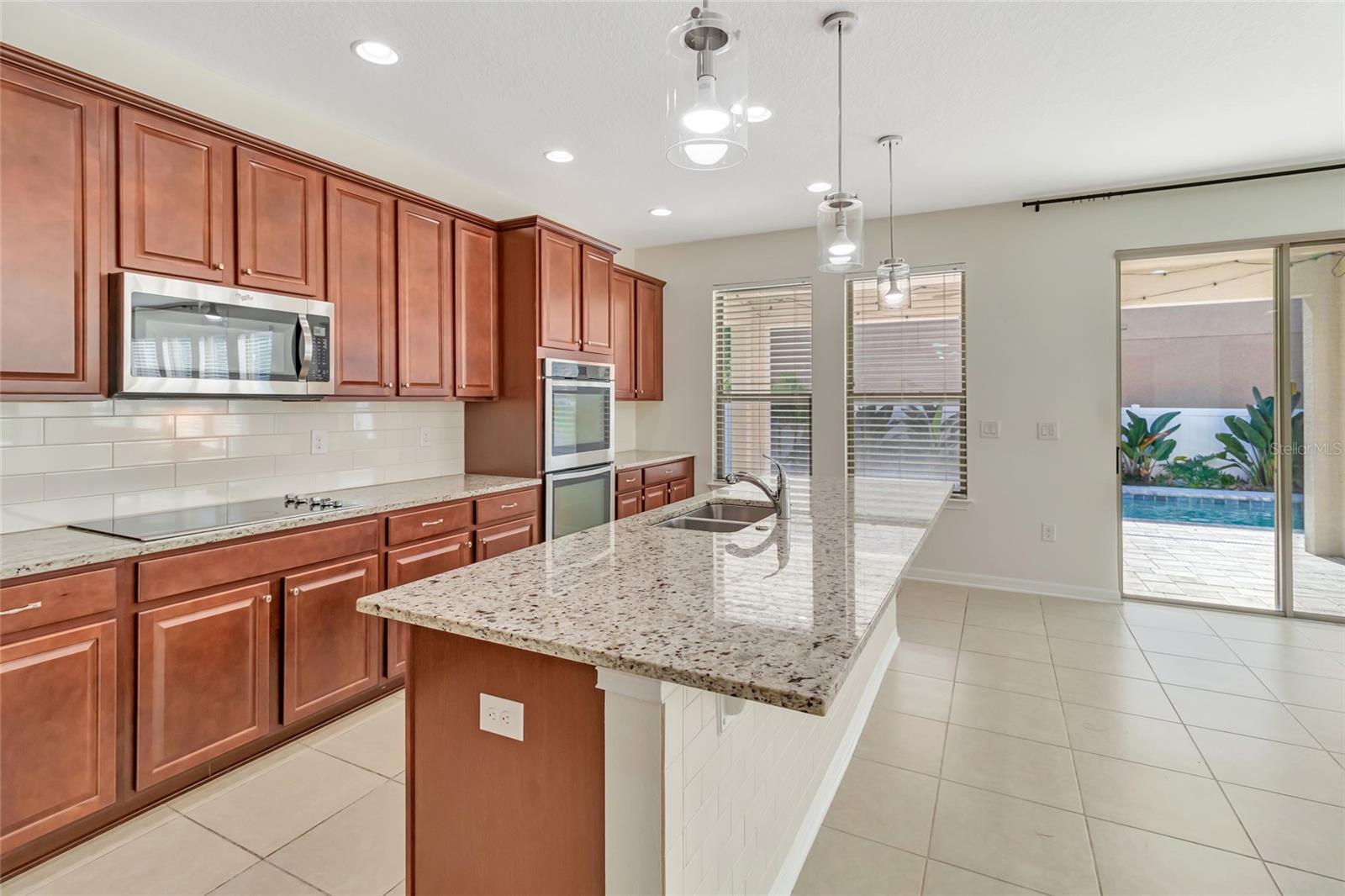 1077 FOUNTAIN COIN LOOP