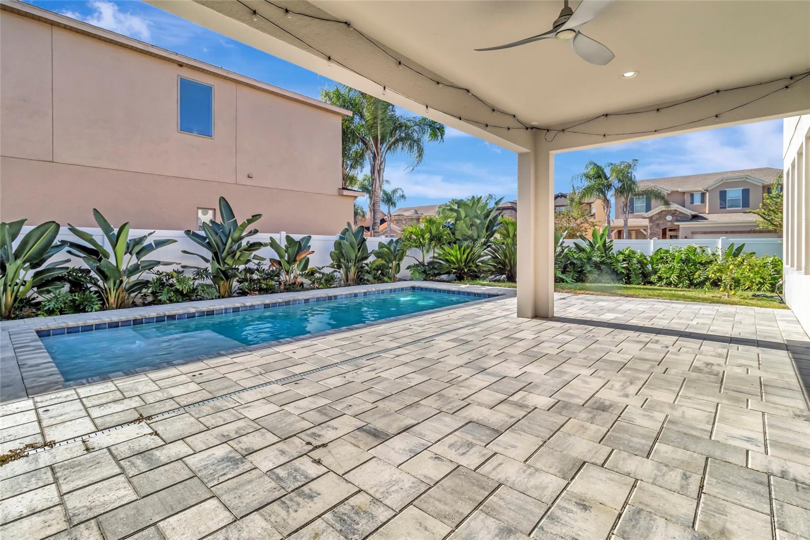 1077 FOUNTAIN COIN LOOP