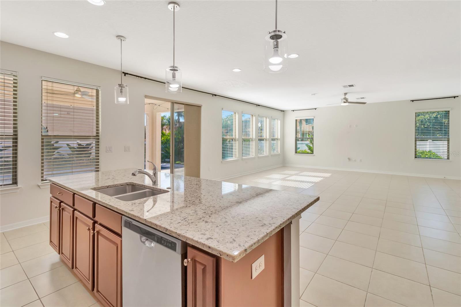 1077 FOUNTAIN COIN LOOP