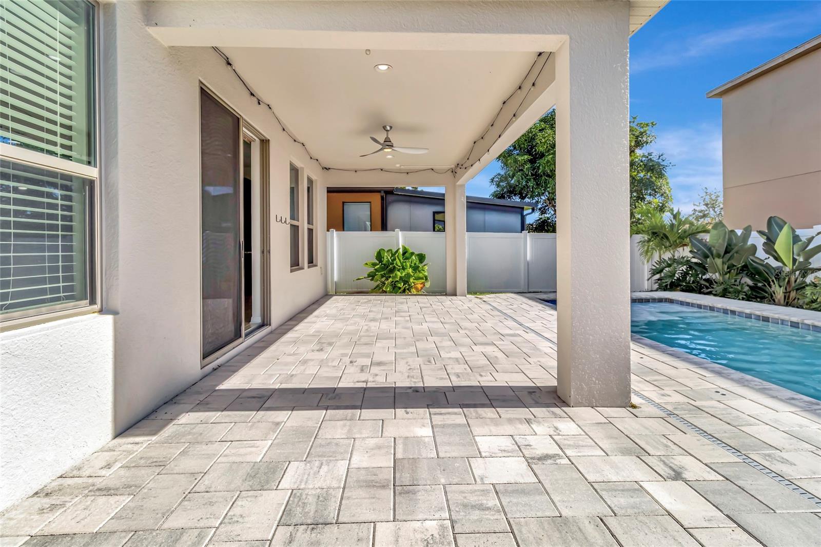 1077 FOUNTAIN COIN LOOP