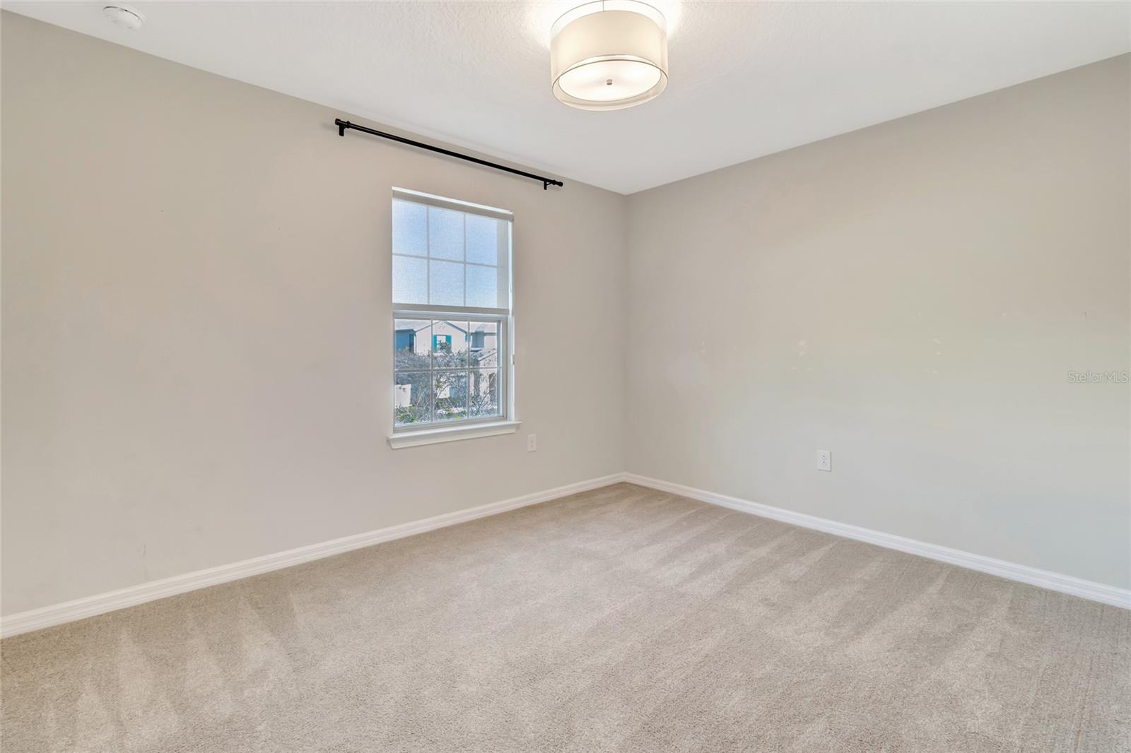 1077 FOUNTAIN COIN LOOP