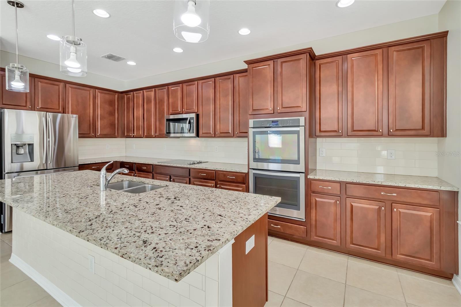 1077 FOUNTAIN COIN LOOP