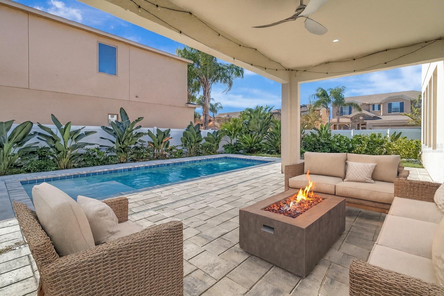 1077 FOUNTAIN COIN LOOP