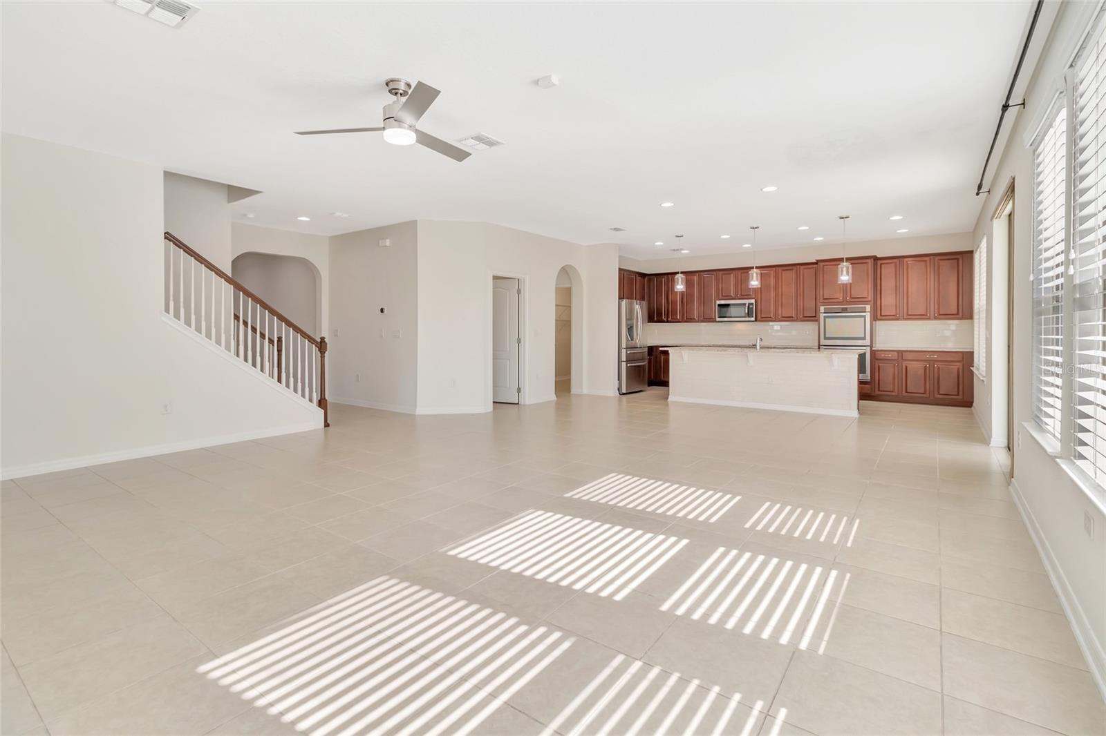 1077 FOUNTAIN COIN LOOP