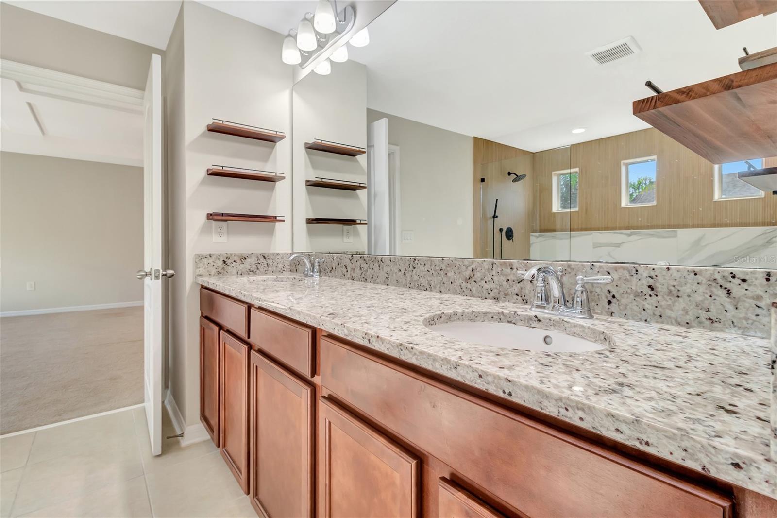 1077 FOUNTAIN COIN LOOP