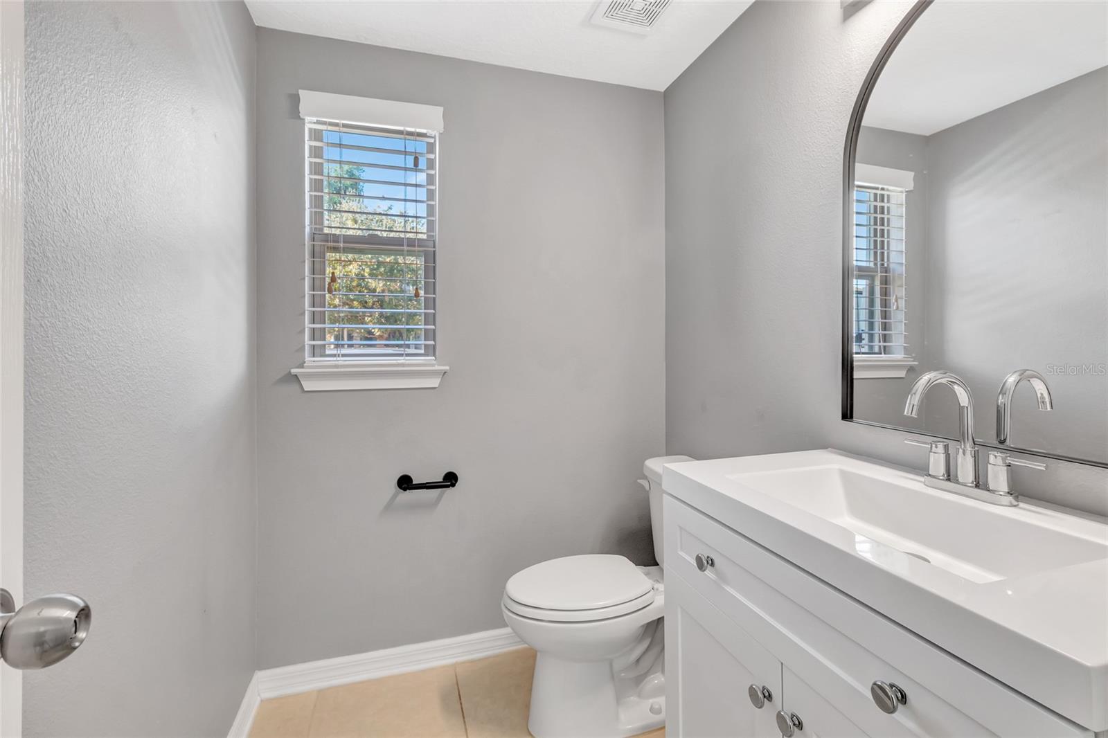 1077 FOUNTAIN COIN LOOP