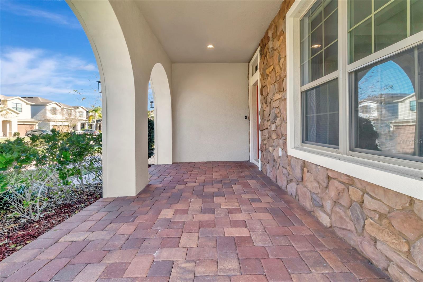 1077 FOUNTAIN COIN LOOP