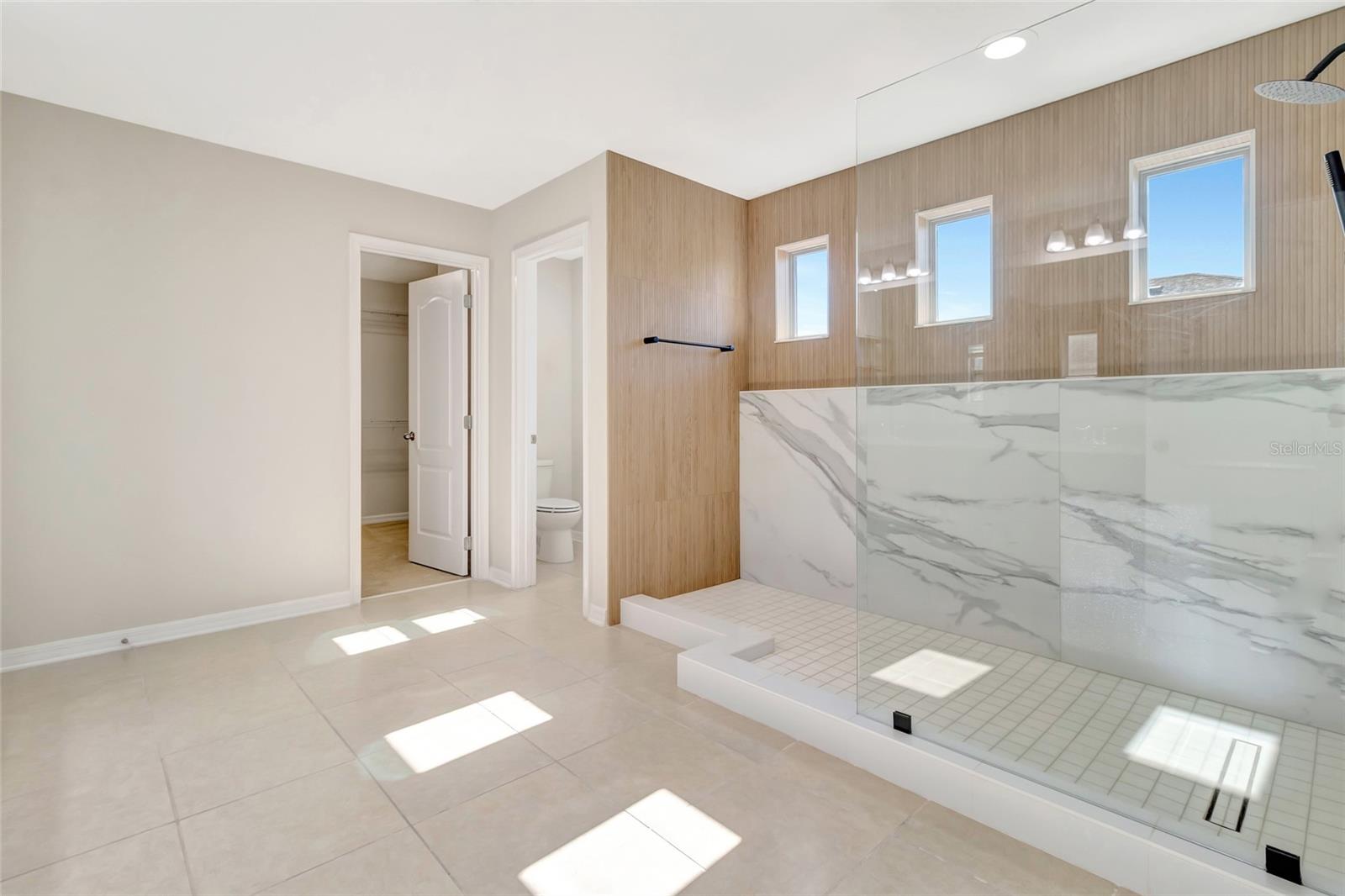 1077 FOUNTAIN COIN LOOP