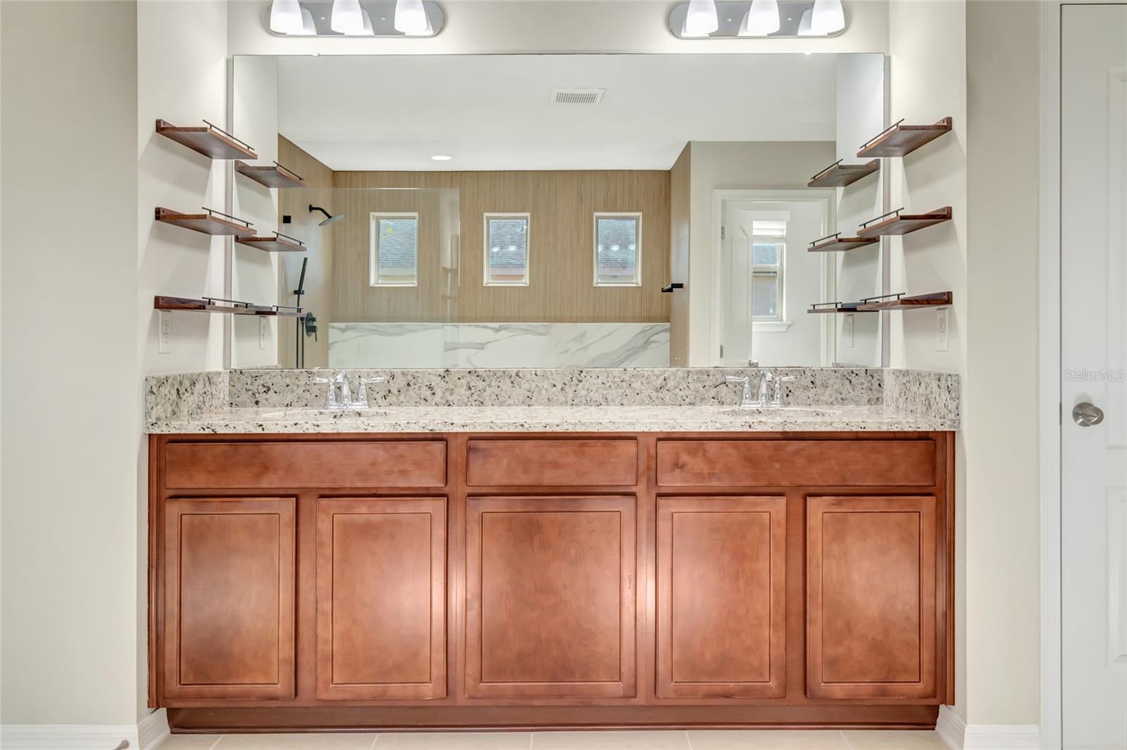 1077 FOUNTAIN COIN LOOP