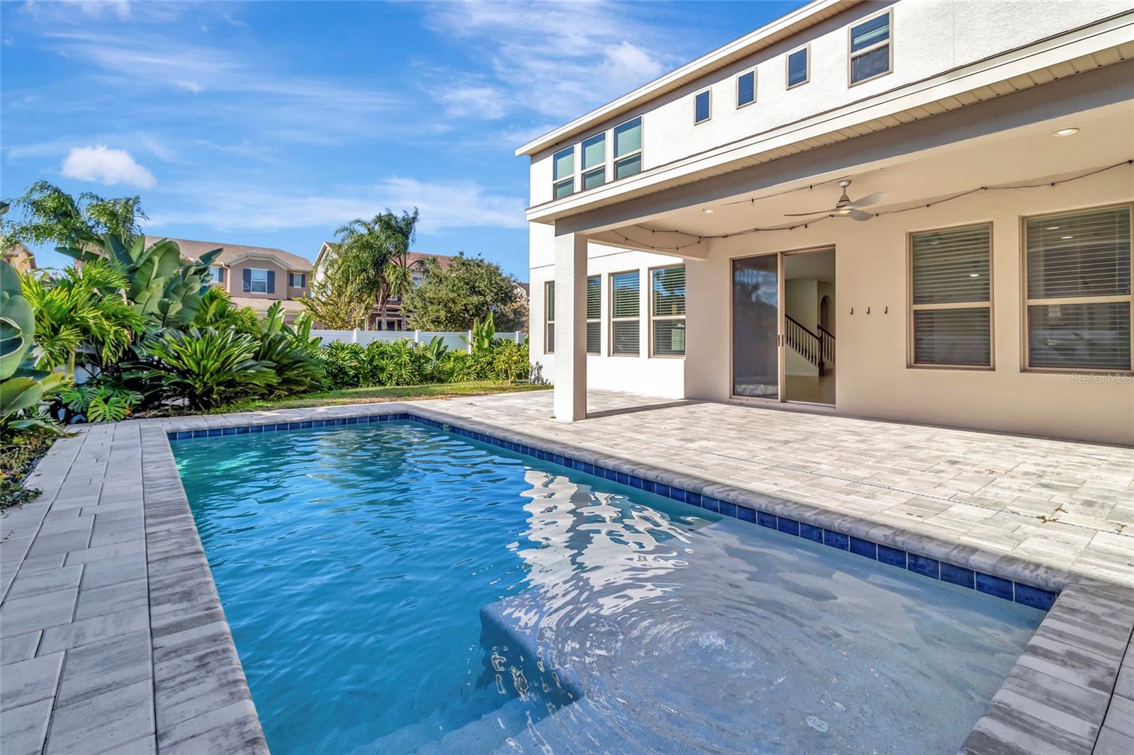 1077 FOUNTAIN COIN LOOP