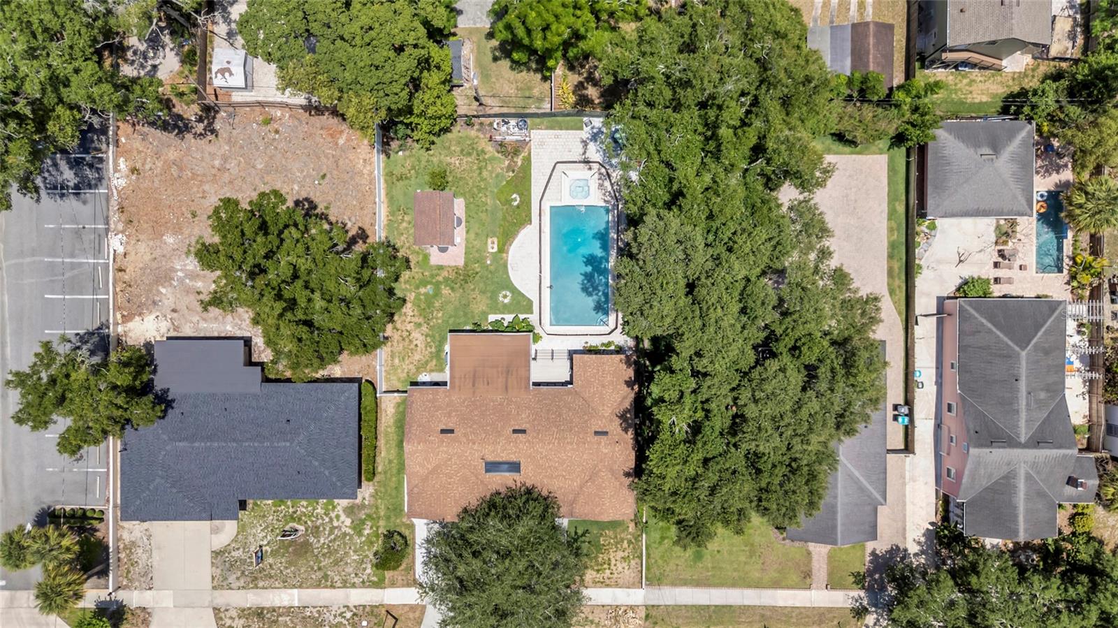1217 E AMELIA ST