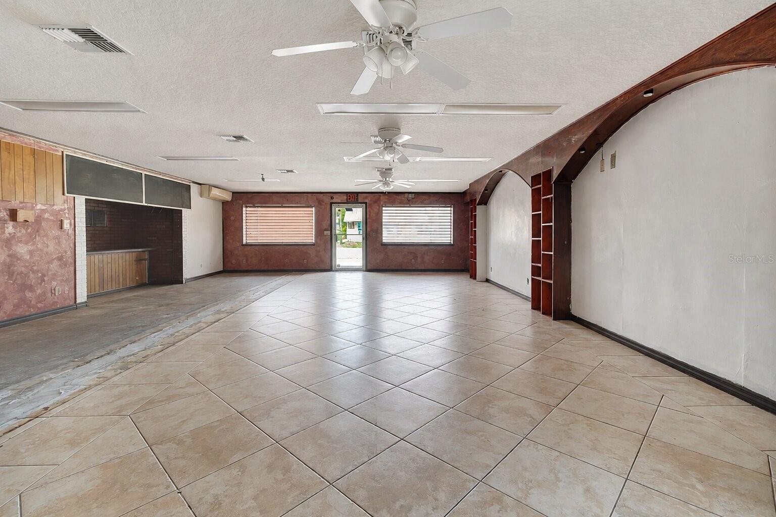 124 N APOPKA AVE