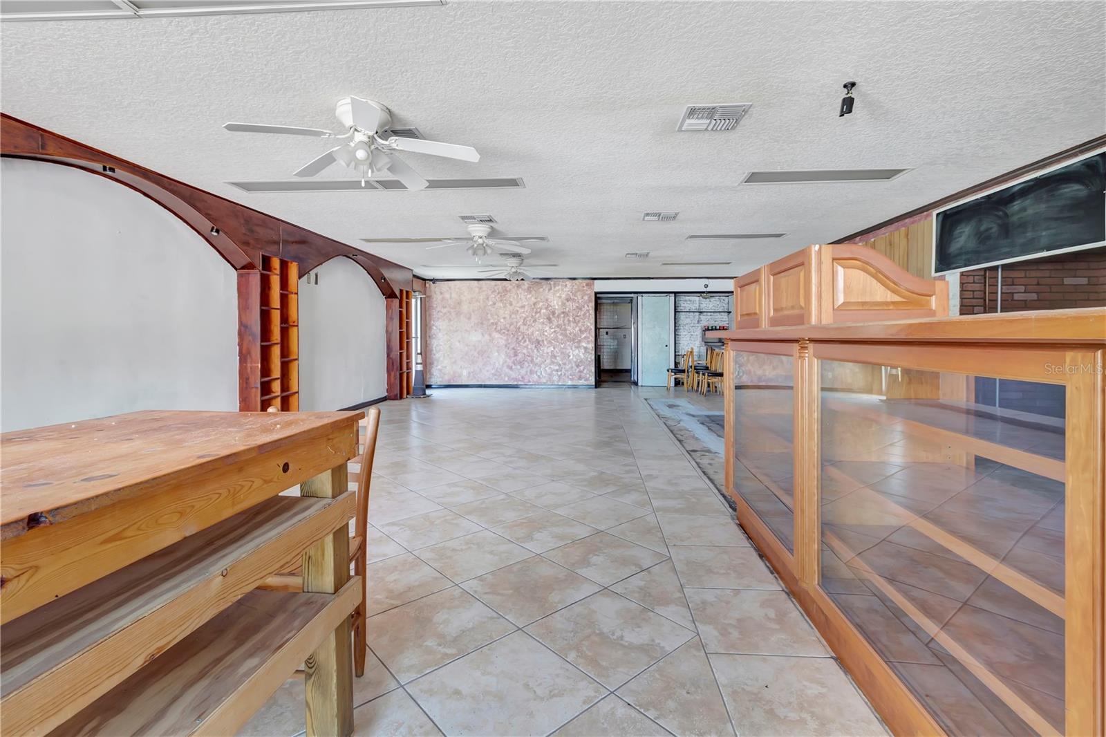 124 N APOPKA AVE