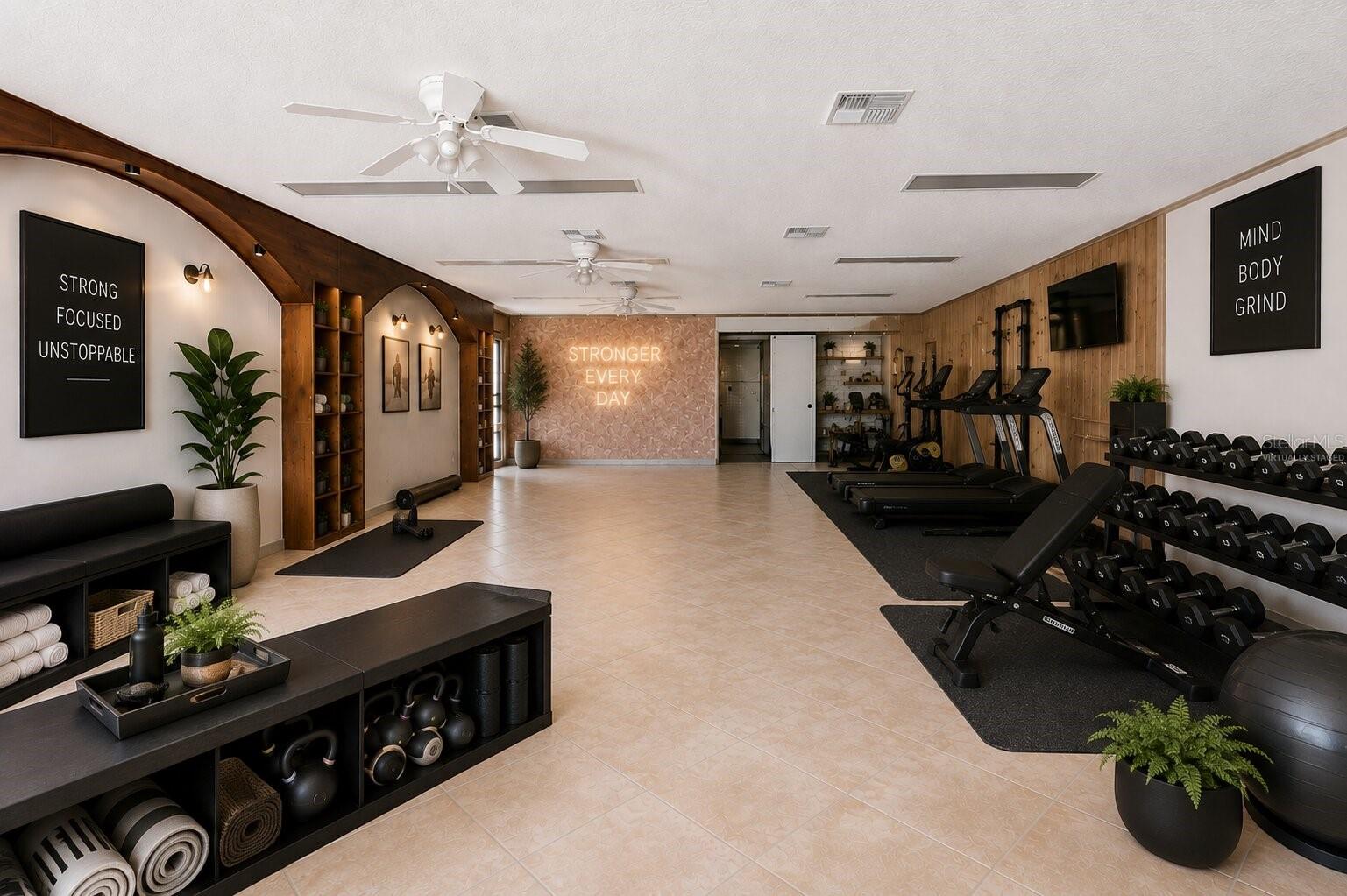 124 N APOPKA AVE