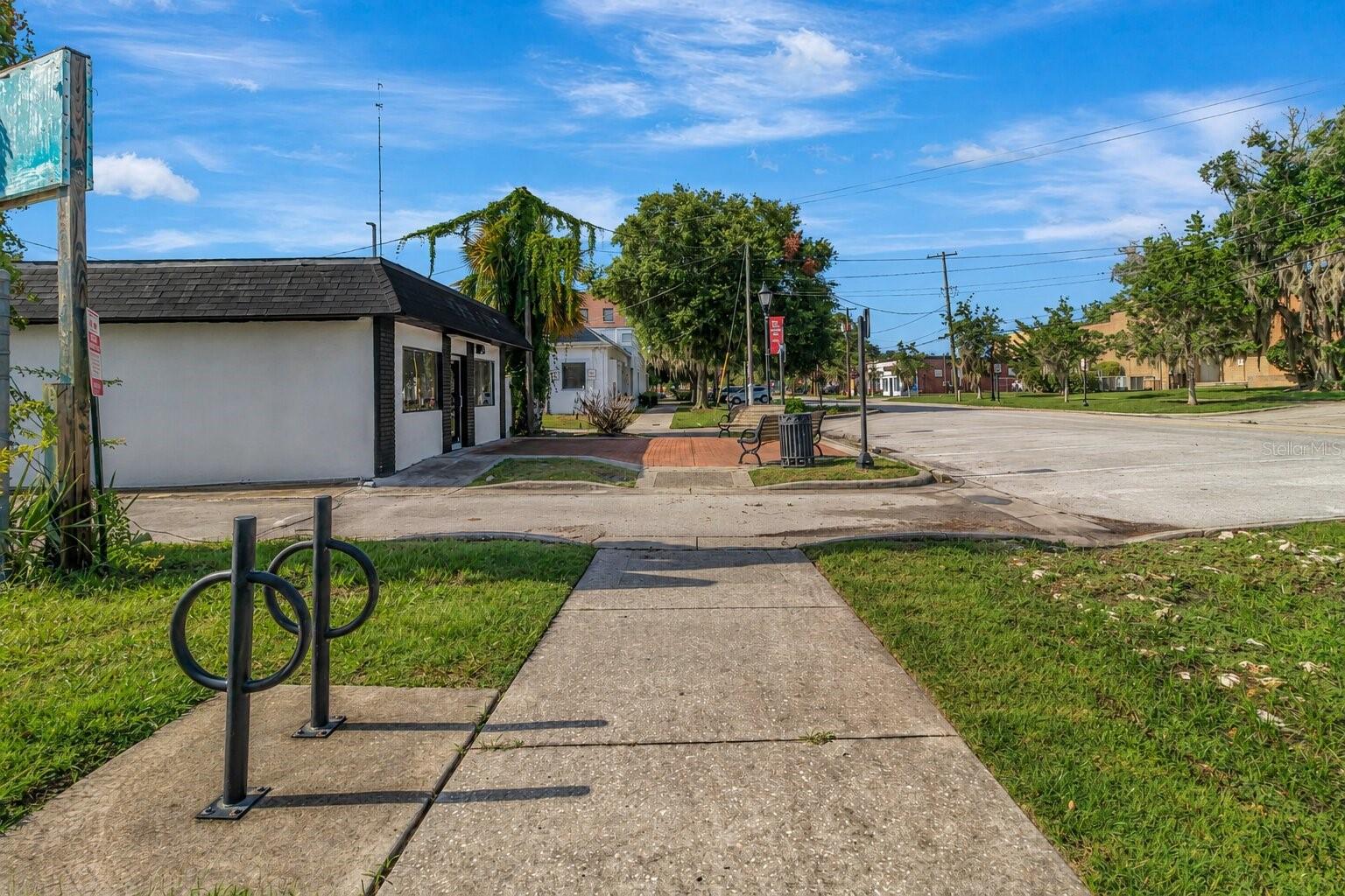 124 N APOPKA AVE