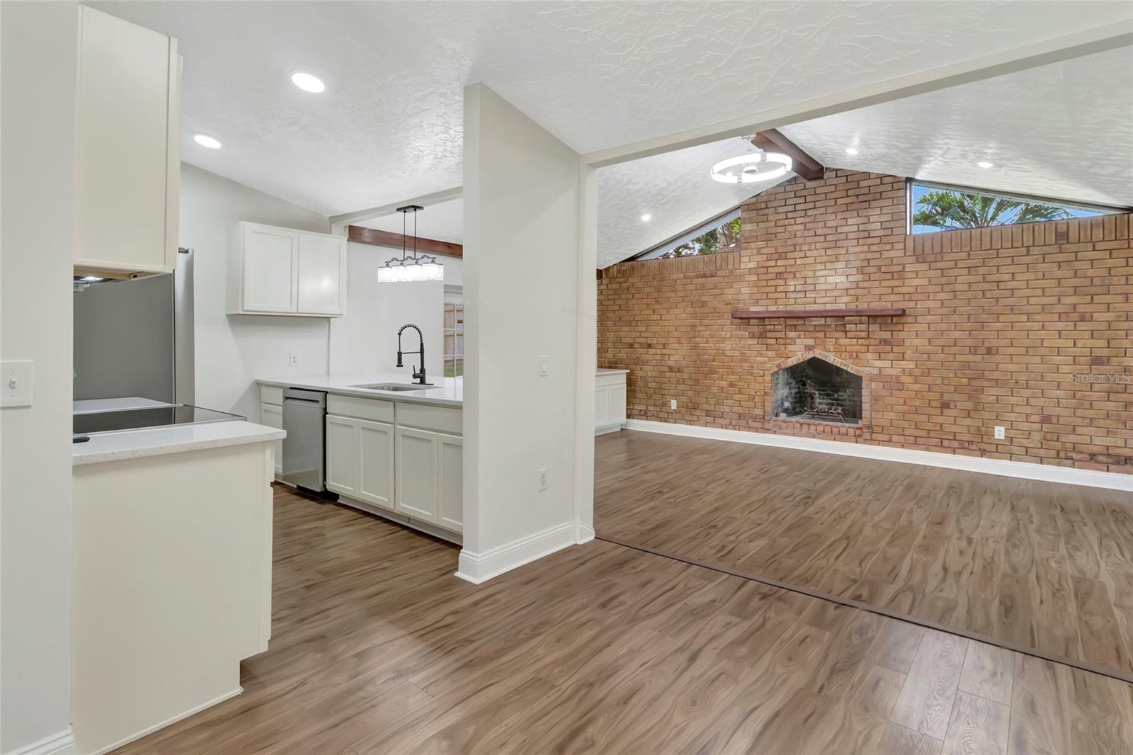 7126 CROOKED LAKE TRL