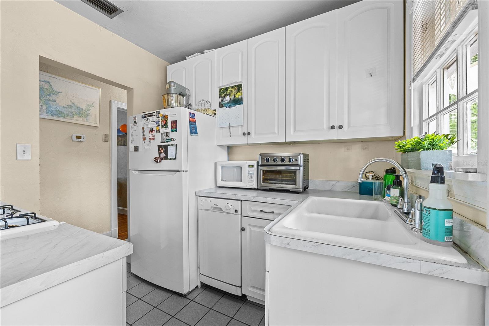 616 NW 8TH PLACE
