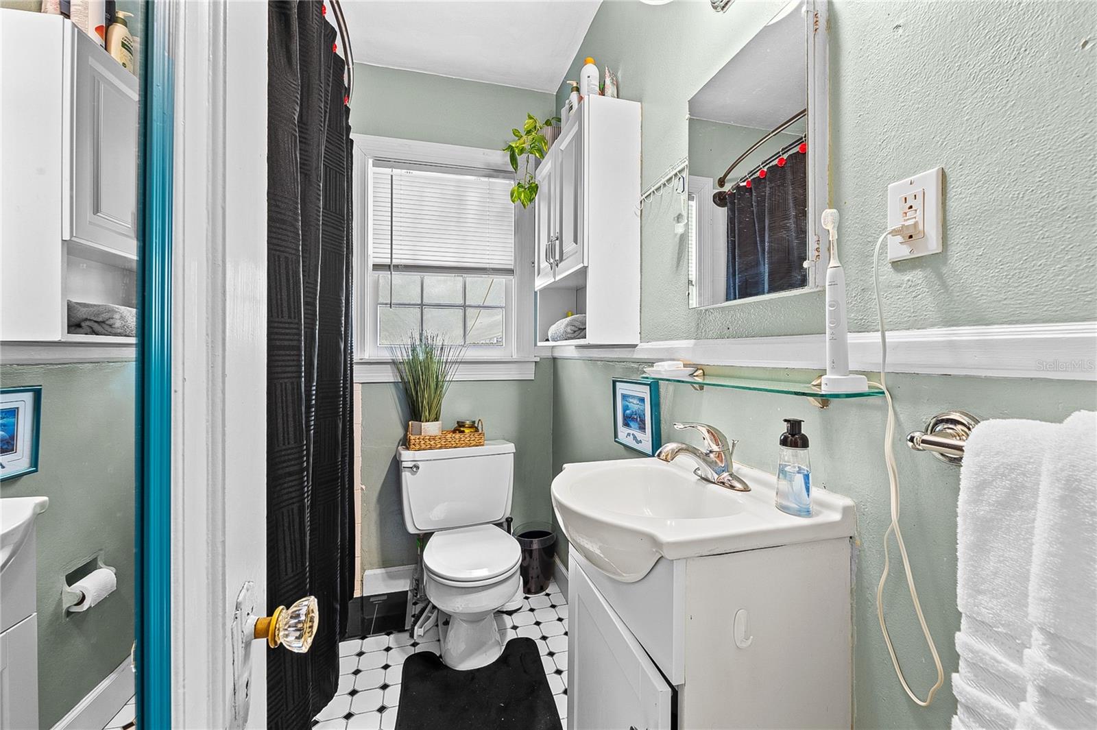 616 NW 8TH PLACE