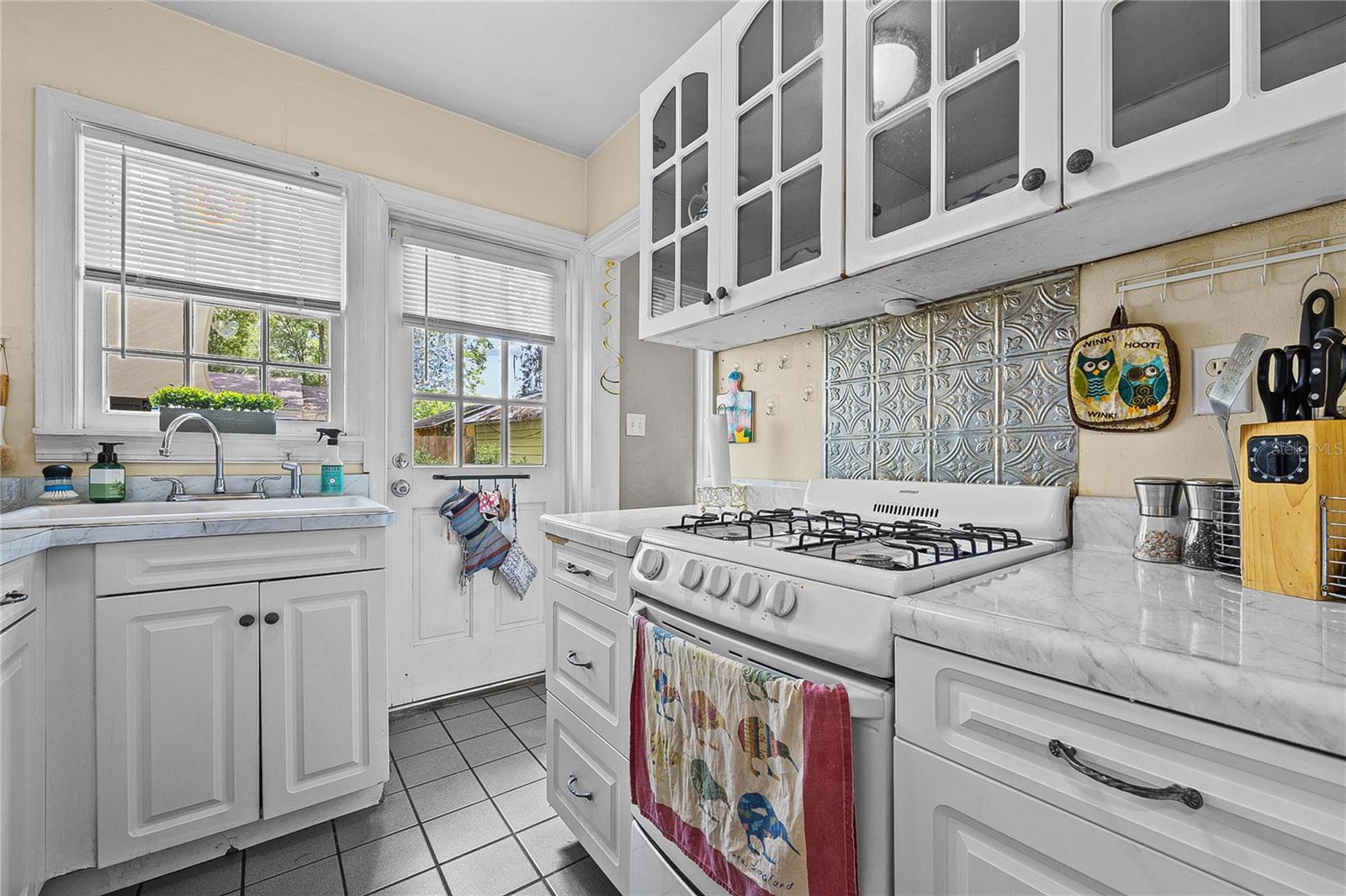 616 NW 8TH PLACE