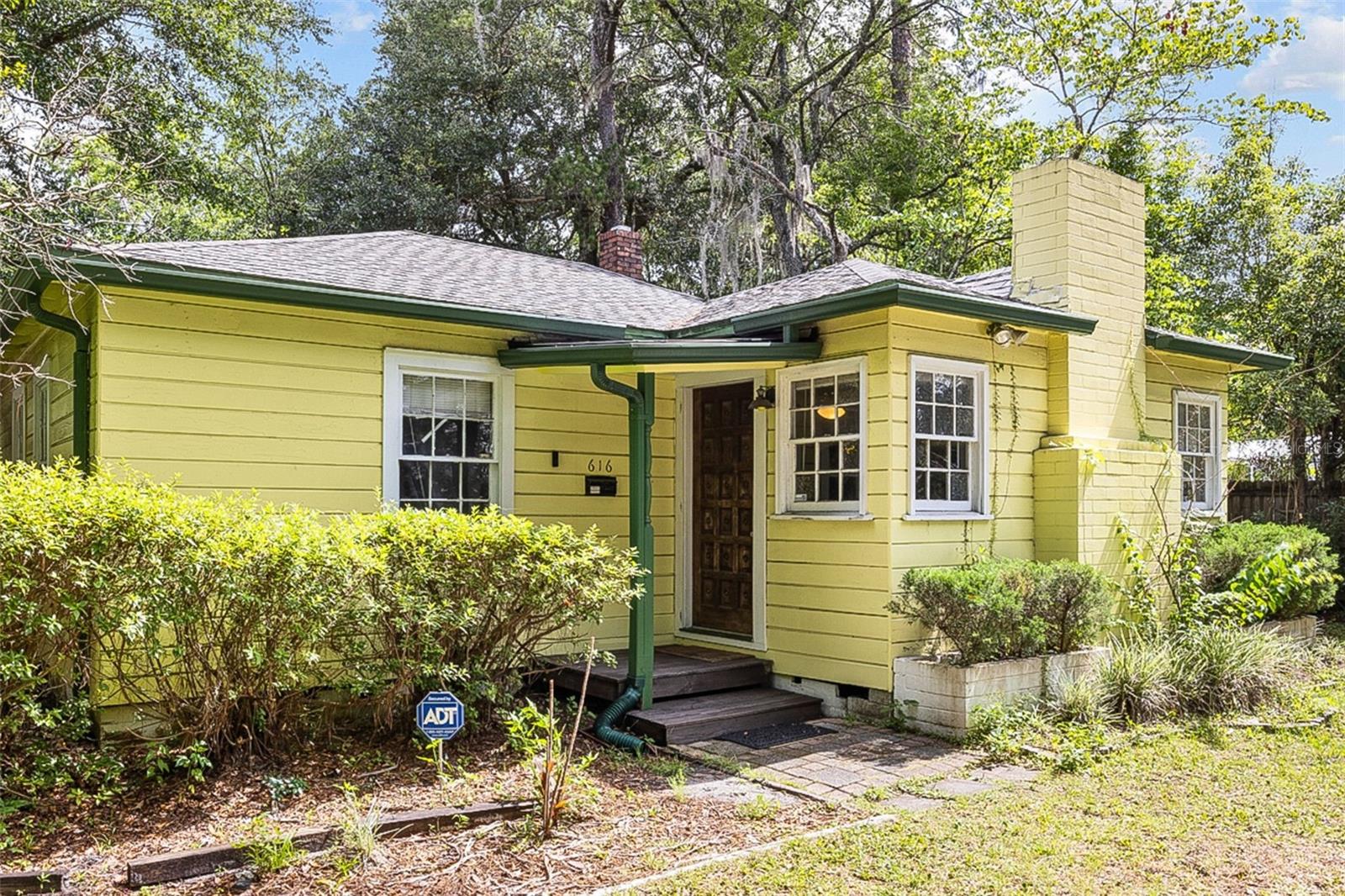 616 NW 8TH PLACE