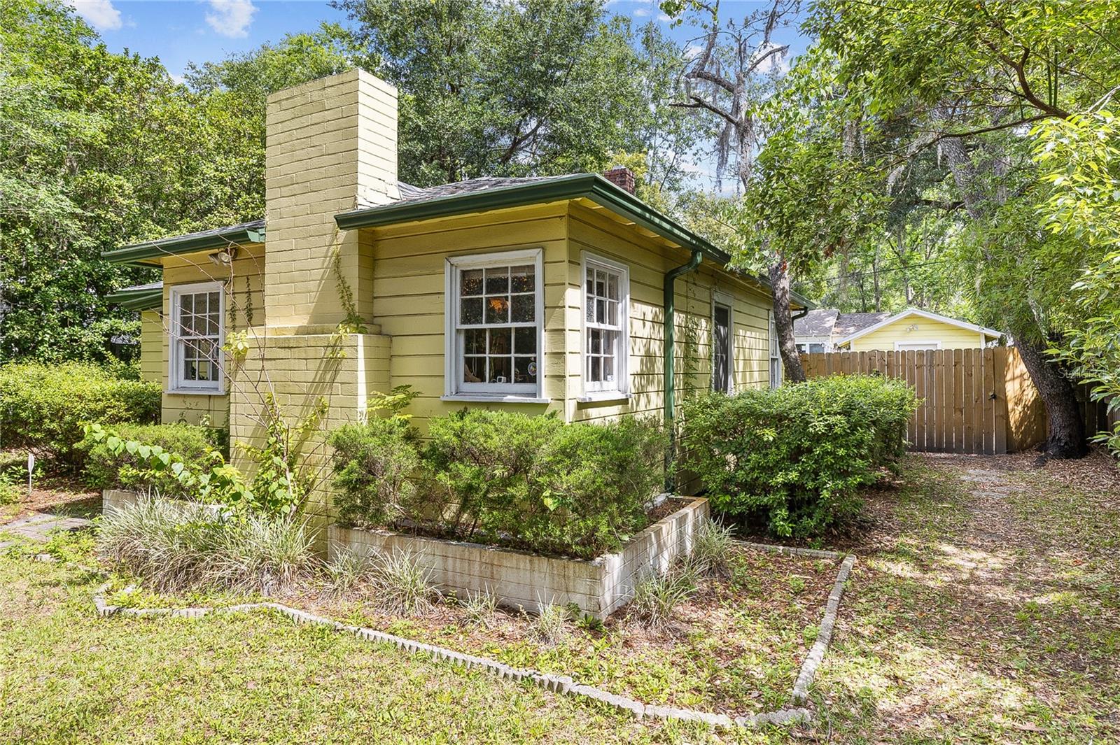 616 NW 8TH PLACE