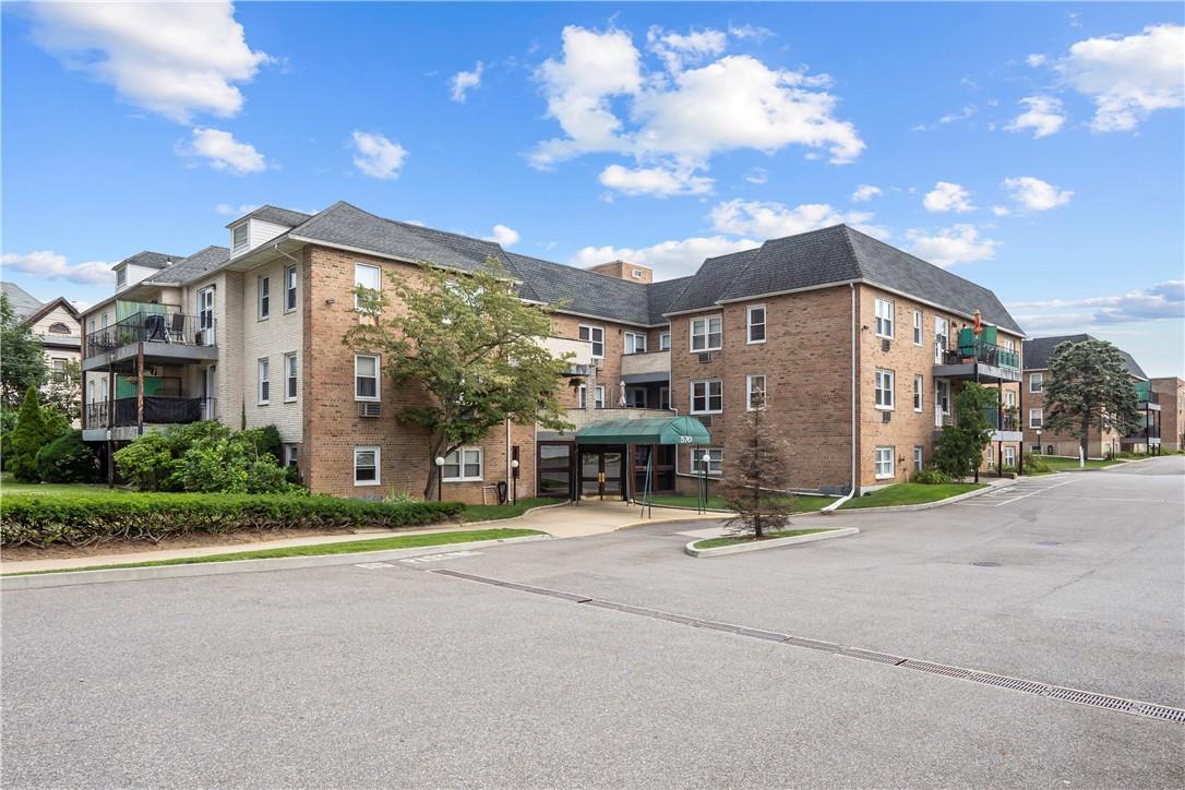570 Broadway Unit: B17