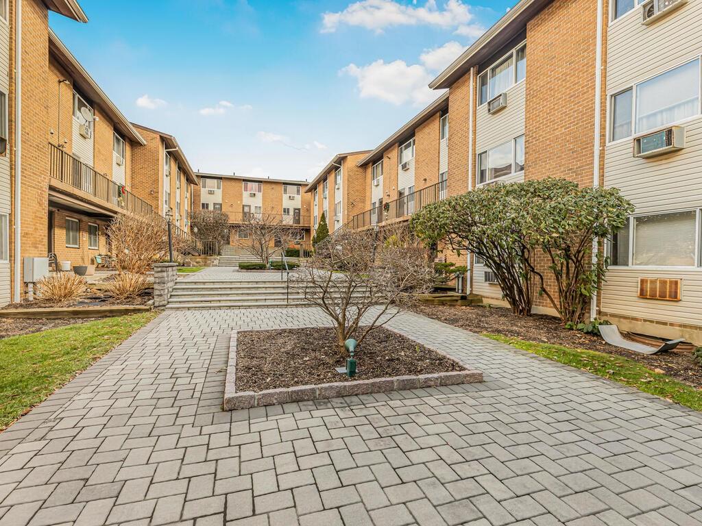 150 Glenwood Avenue Unit: B4
